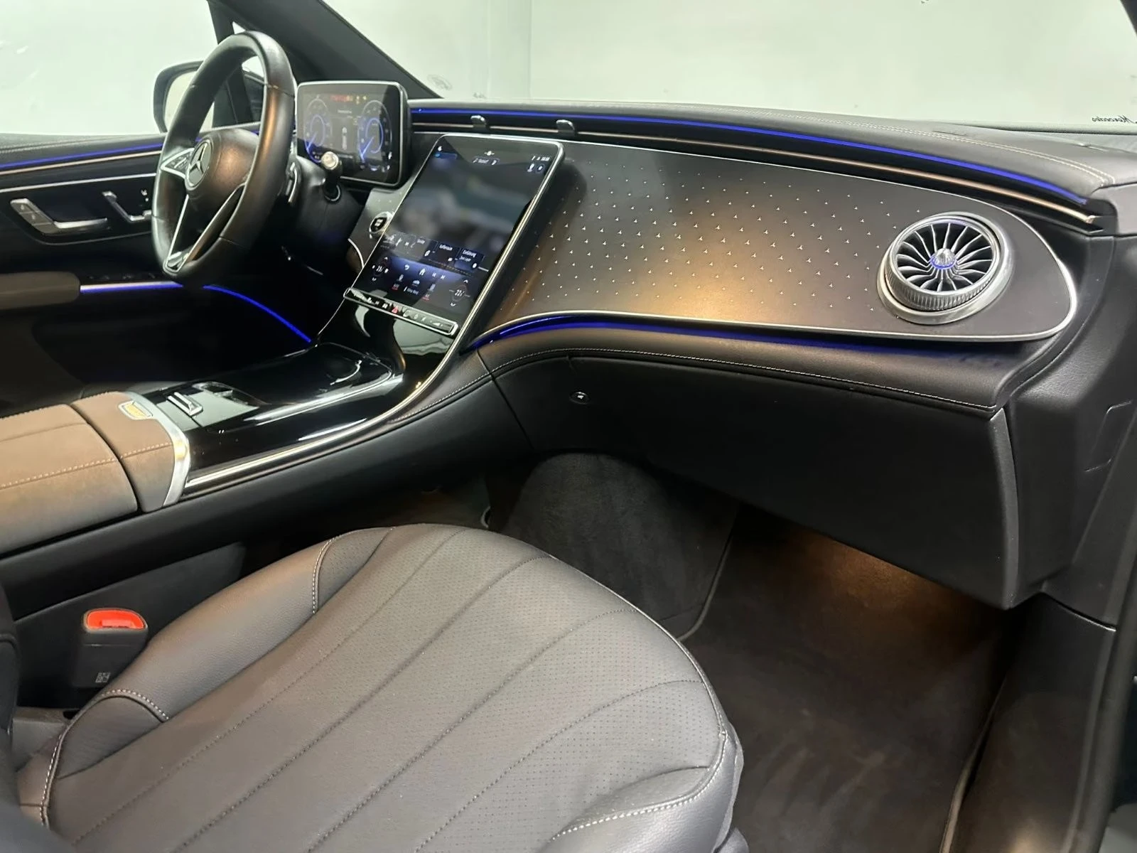 Mercedes-Benz EQS 450 / SUV / 4-MATIC / PANO / AIR / ELECTRIC ART / | Mobile.bg � ����������� 12