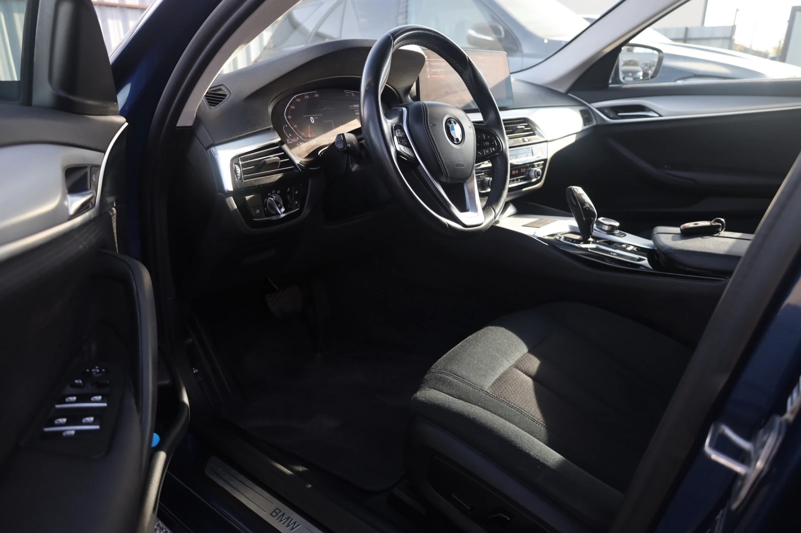 BMW 520 d Face LED KeyStart DigitalCockpit Combi Klima, снимка 12 - Автомобили и джипове - 56431695