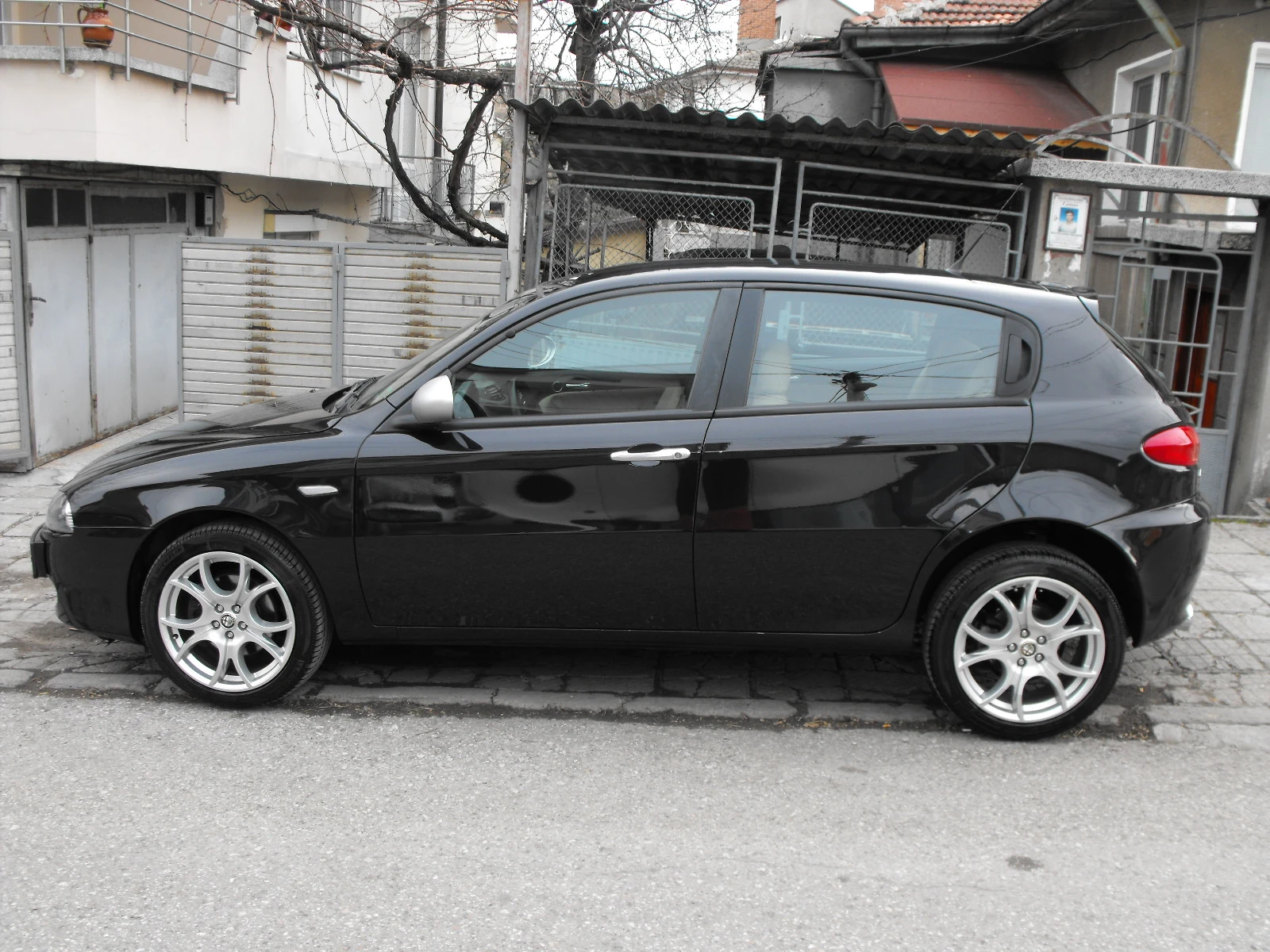 Alfa Romeo 147 JTD-m, снимка 3 - Автомобили и джипове - 56561823