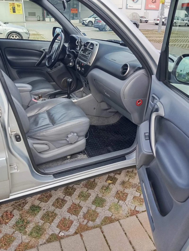 Toyota Rav4, снимка 8 - Автомобили и джипове - 52043286