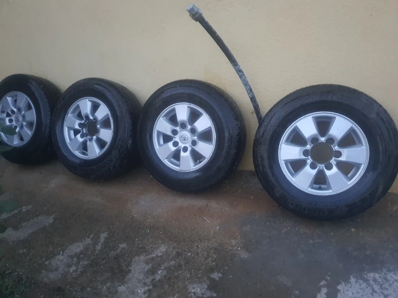 Toyota Hilux, снимка 11 - Автомобили и джипове - 53231832