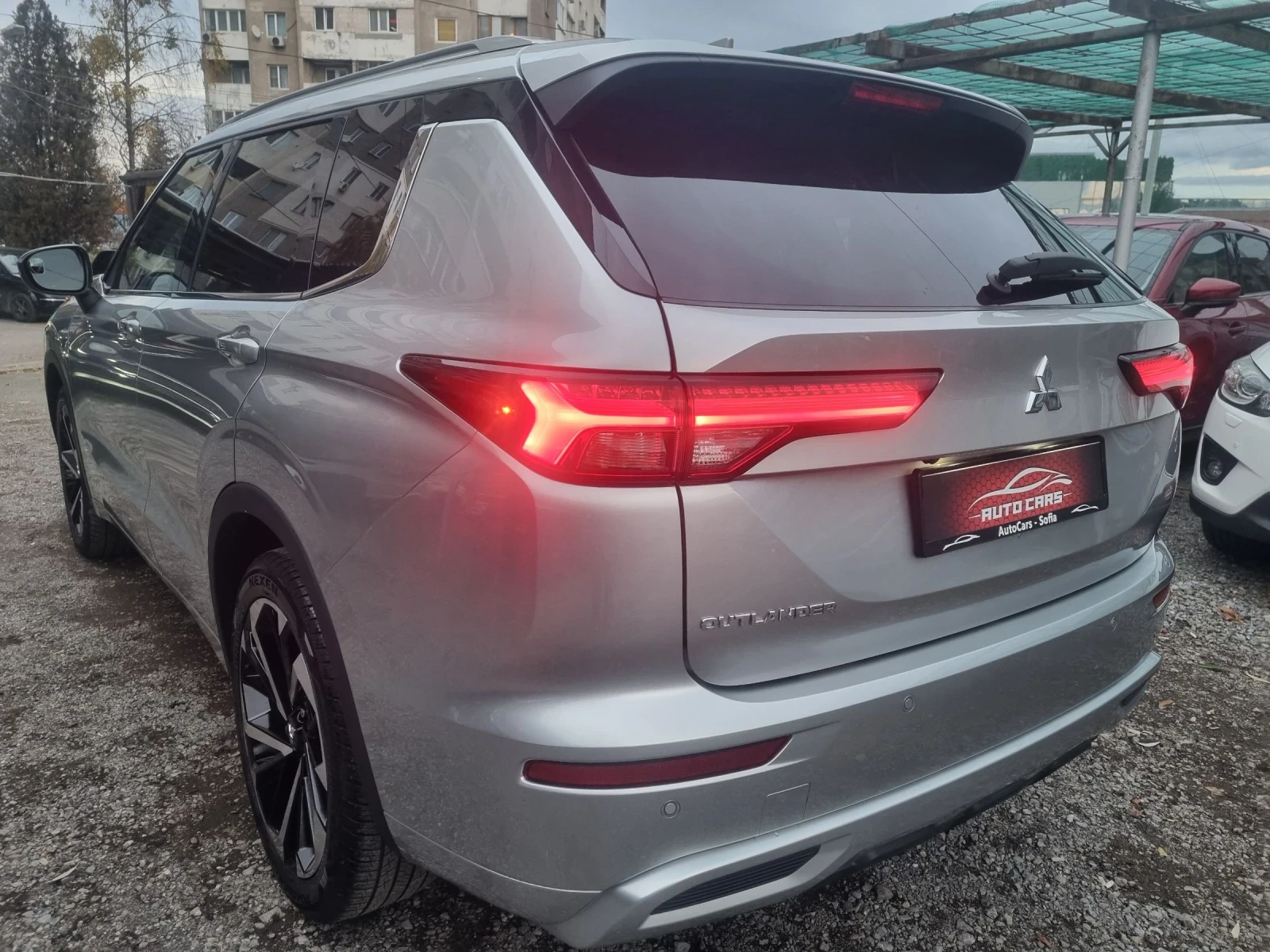 Mitsubishi Outlander 2.5 i AWD* 6+ 1* FUL FUL* HEAD UP * ПАНОРАМА - изображение 6