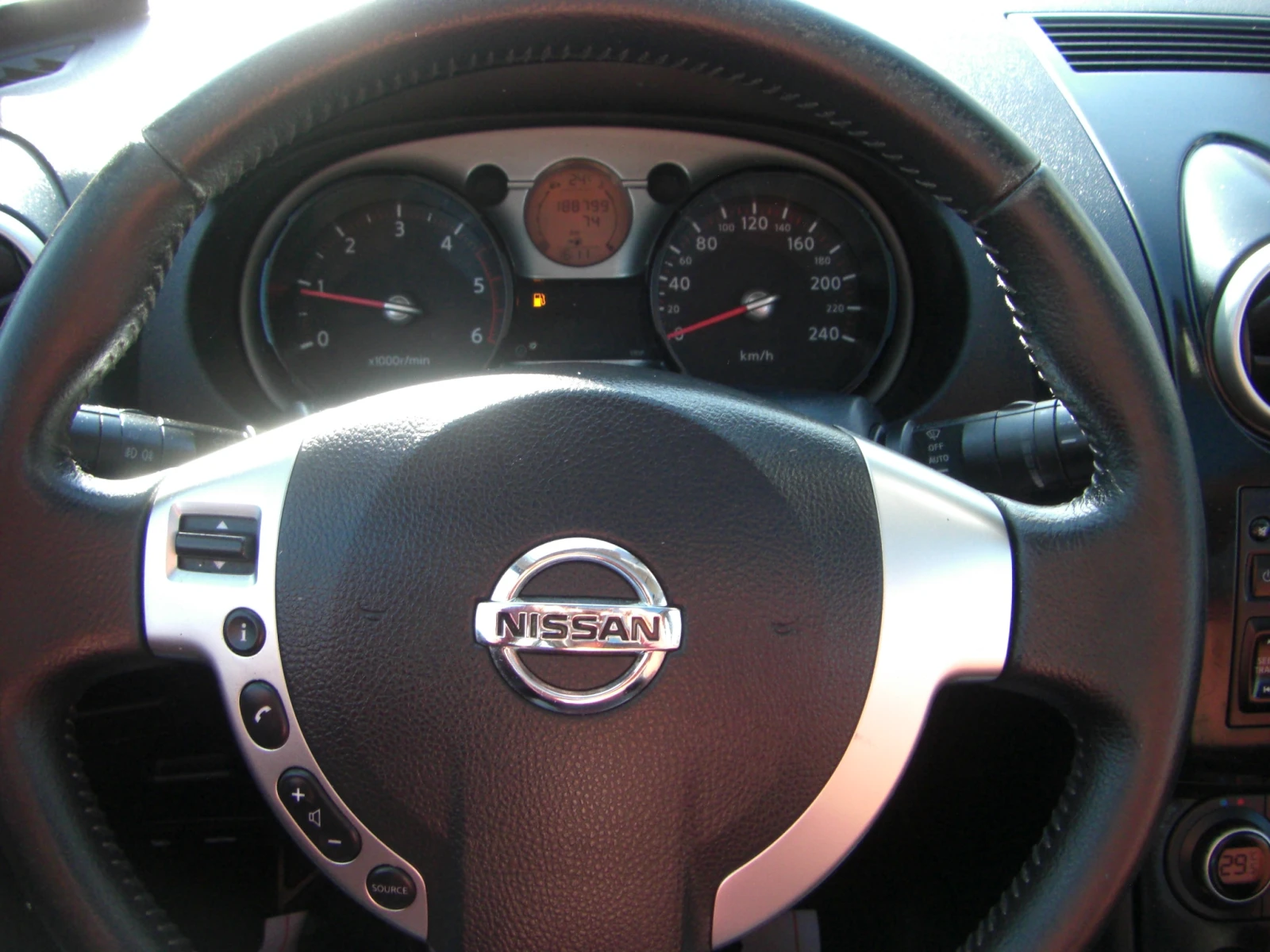 Nissan Qashqai 1.5dci  PANORAMA 6ck., снимка 11 - Автомобили и джипове - 53762086