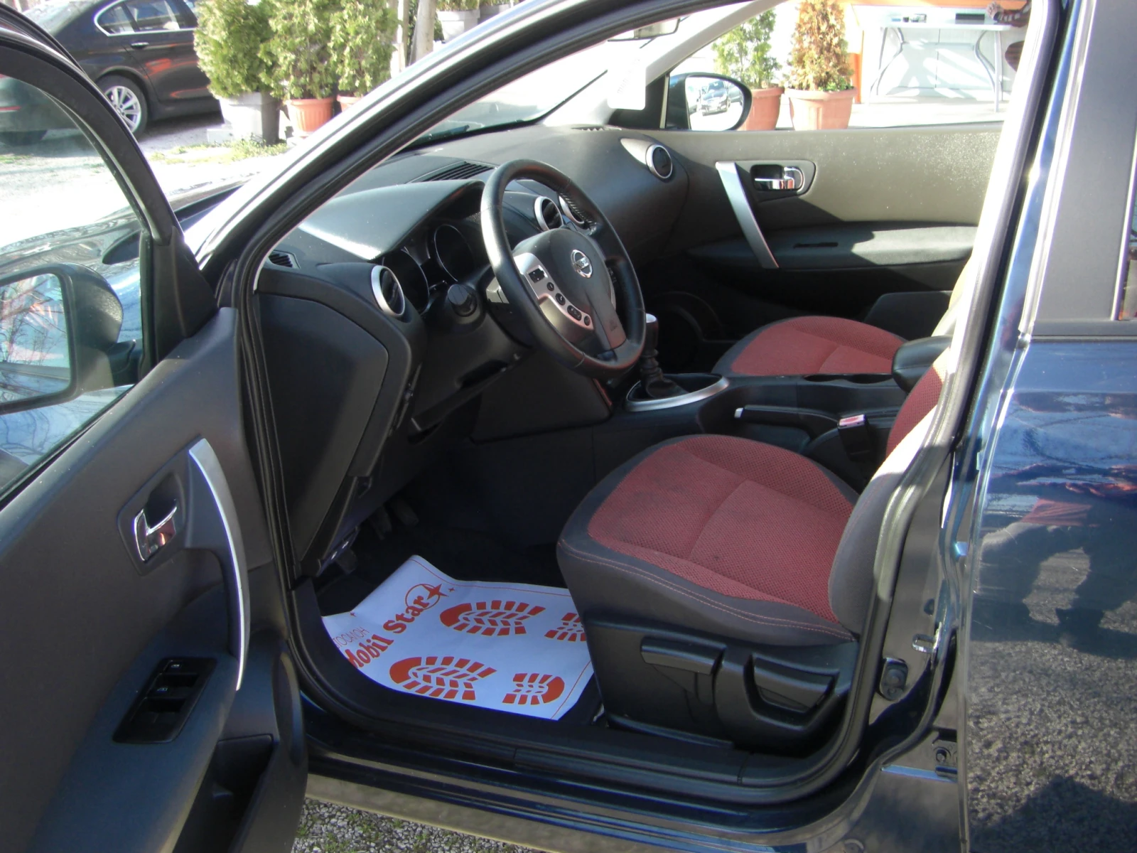 Nissan Qashqai 1.5dci  PANORAMA 6ck., снимка 9 - Автомобили и джипове - 53762086