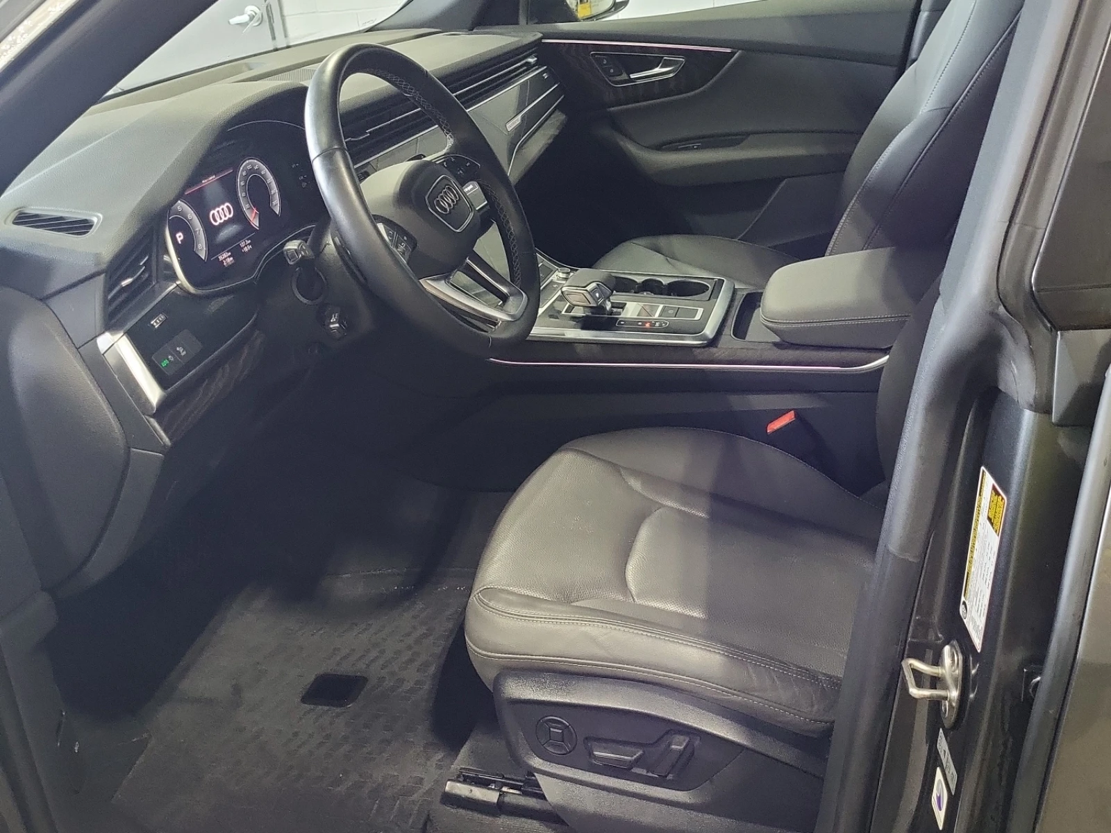Audi Q8 Progressiv 55 TFSI quattro, снимка 11 - Автомобили и джипове - 54427369