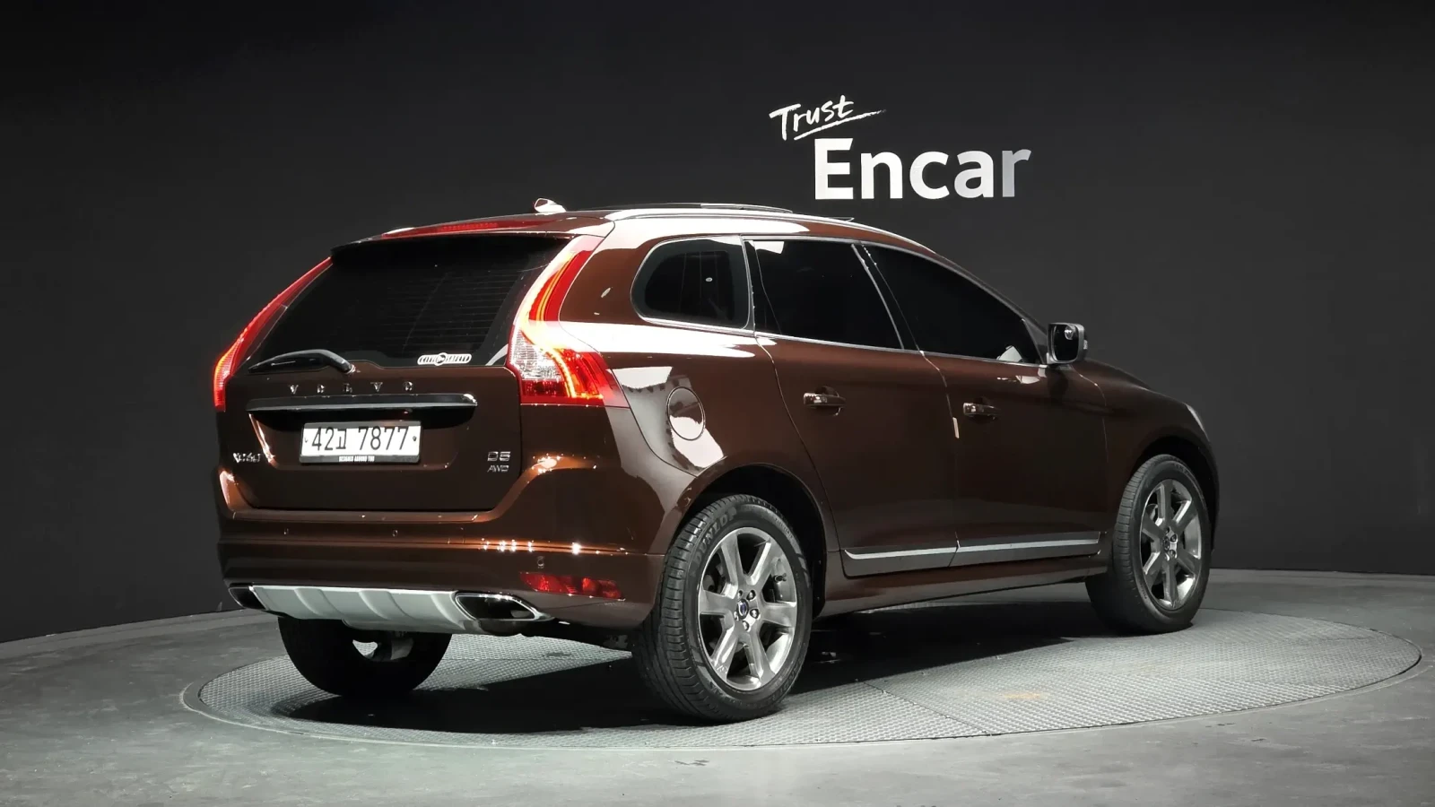 Volvo XC60 D5 AWD Panorama* , снимка 2 - Автомобили и джипове - 54793577