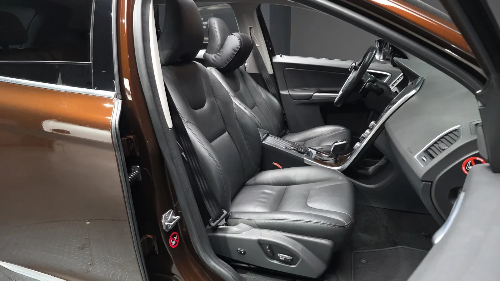 Volvo XC60 D5 AWD Panorama* , снимка 10 - Автомобили и джипове - 54793577