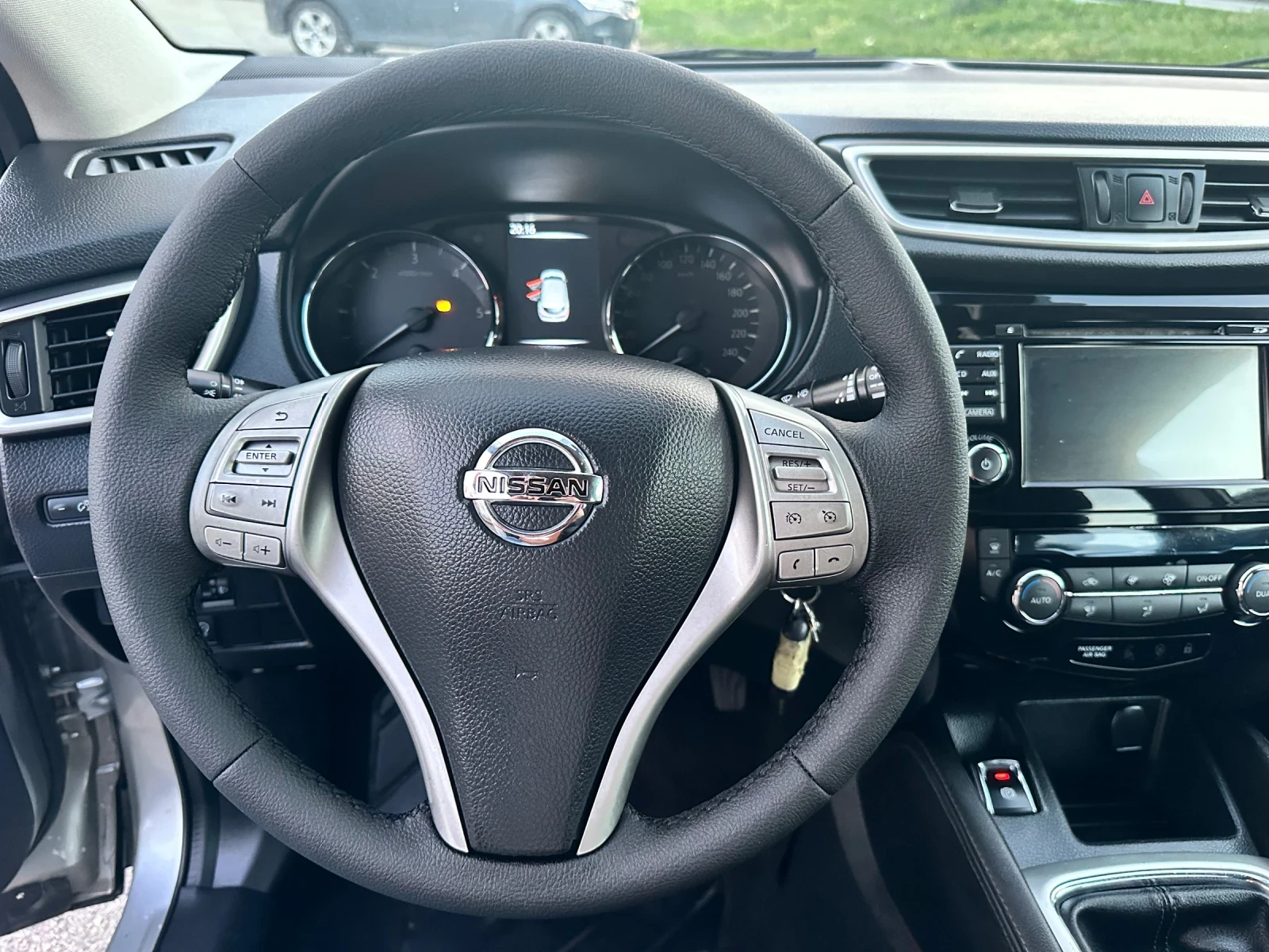 Nissan Qashqai 1.5, снимка 11 - Автомобили и джипове - 55564375