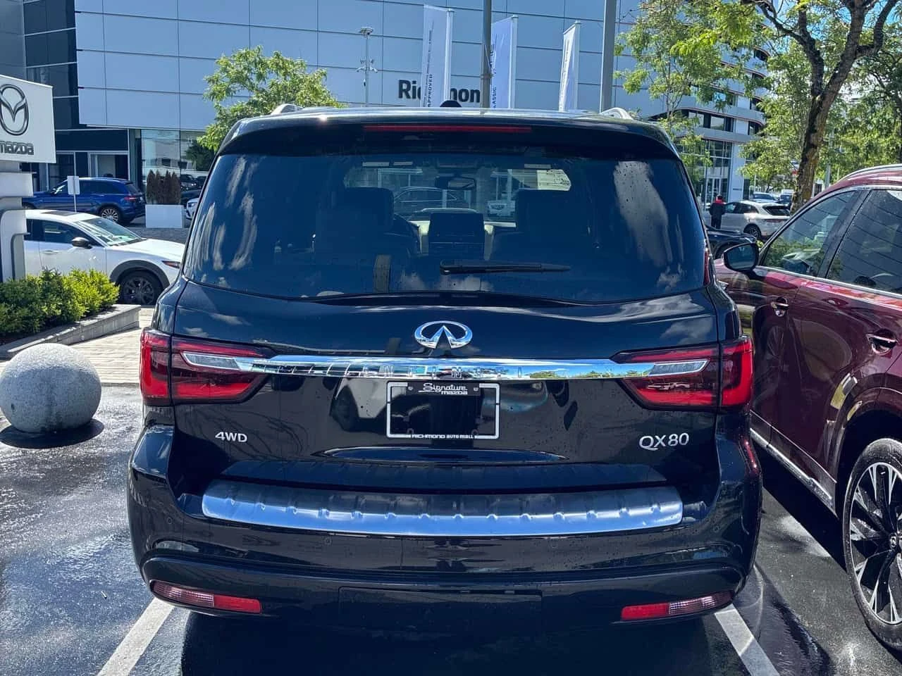 Infiniti QX80 * LUXE 8 Passenger * CARFAX * БЕЗ ПЪРВОНАЧАЛНА ВНО, снимка 4 - Автомобили и джипове - 55613953