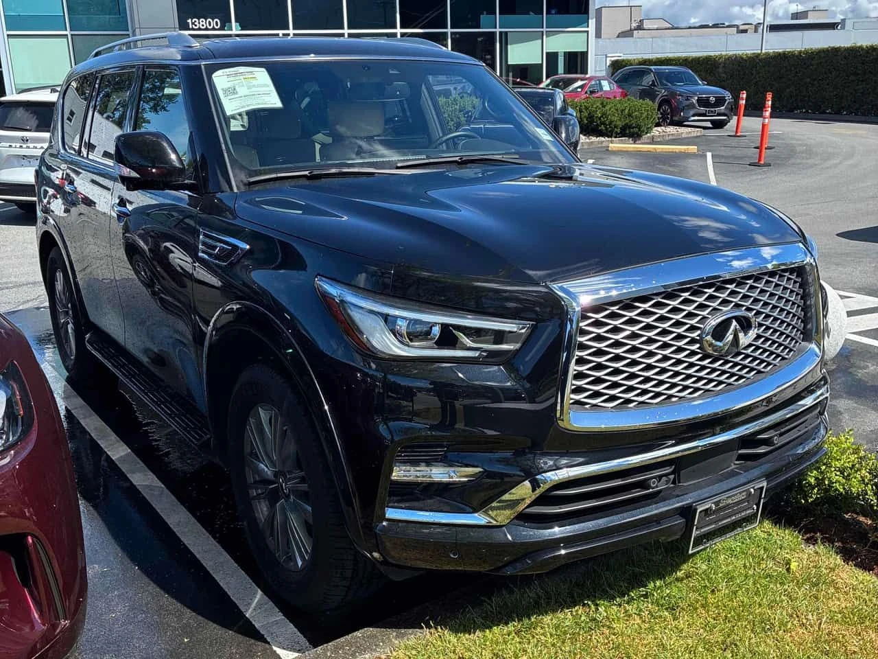 Infiniti QX80 * LUXE 8 Passenger * CARFAX * БЕЗ ПЪРВОНАЧАЛНА ВНО, снимка 3 - Автомобили и джипове - 55613953