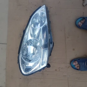 Ляв фар за авенсис версо