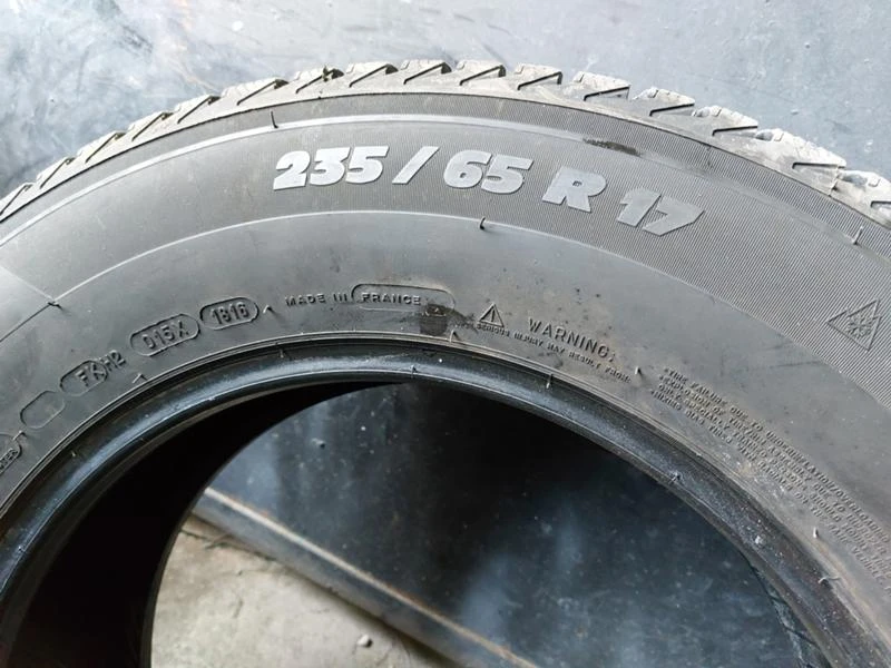 Гуми Зимни 235/65R17, снимка 6 - Гуми и джанти - 35772514