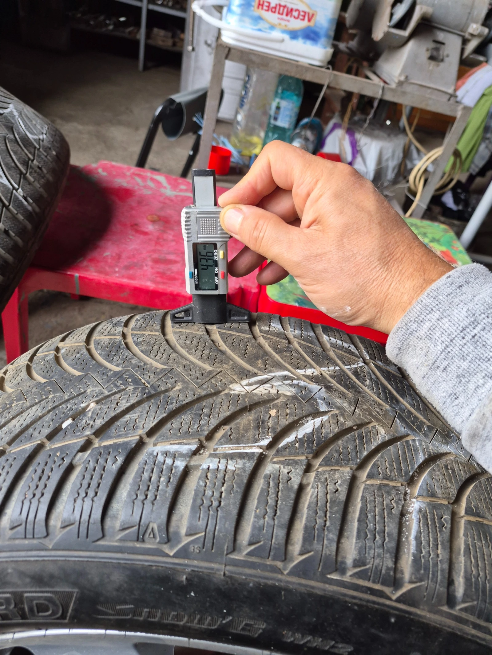 Гуми Зимни 225/55R16, снимка 9 - Гуми и джанти - 56277375