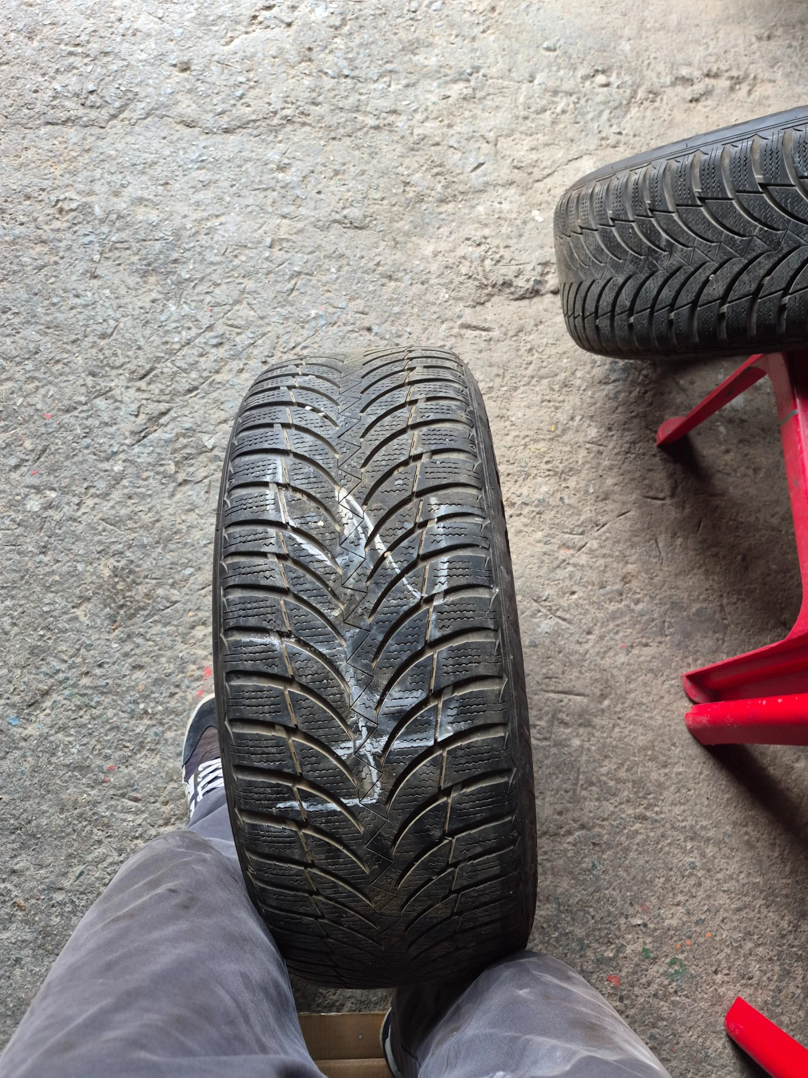 Гуми Зимни 225/55R16, снимка 11 - Гуми и джанти - 56277375