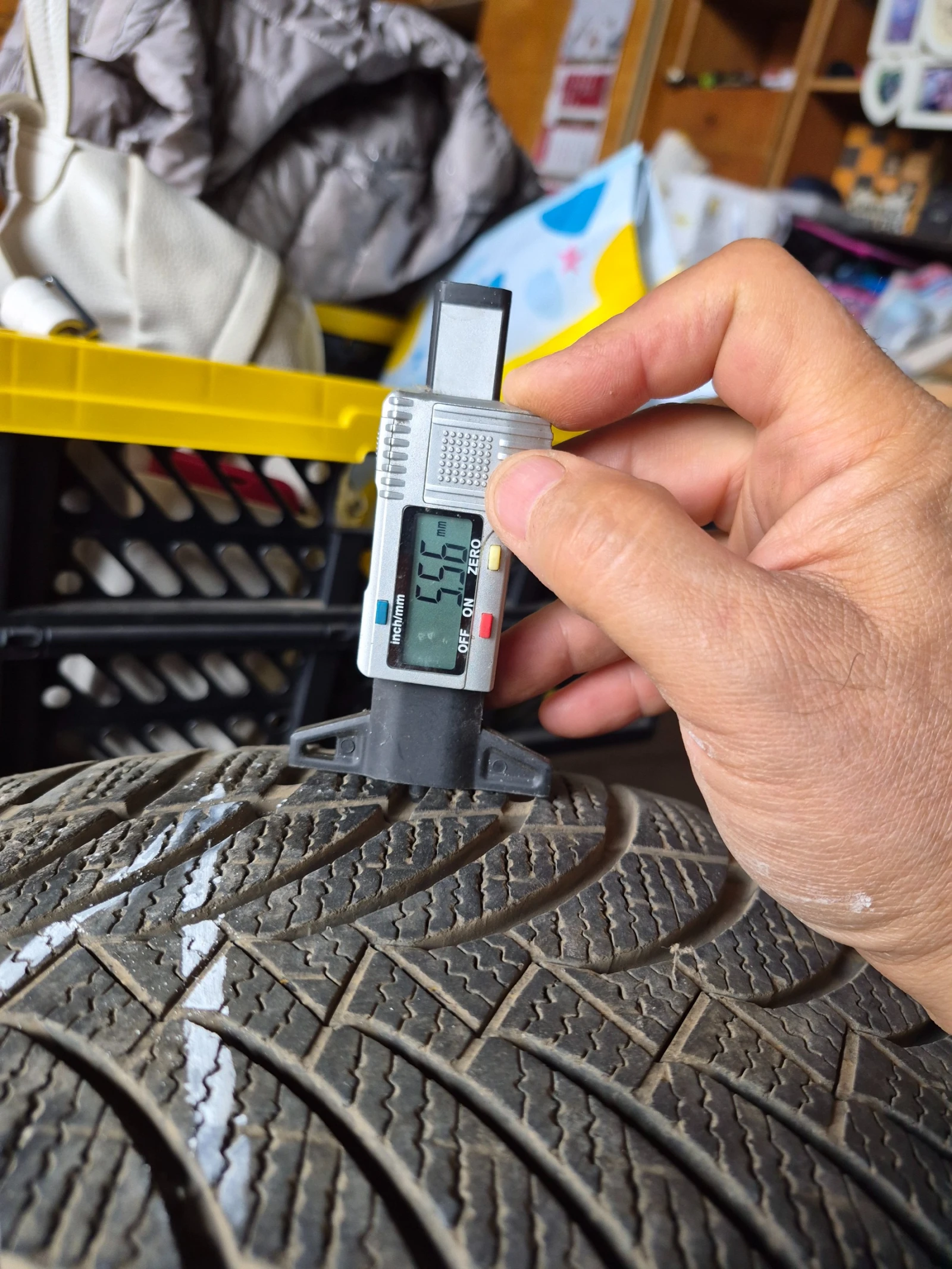 Гуми Зимни 225/55R16, снимка 12 - Гуми и джанти - 56277375