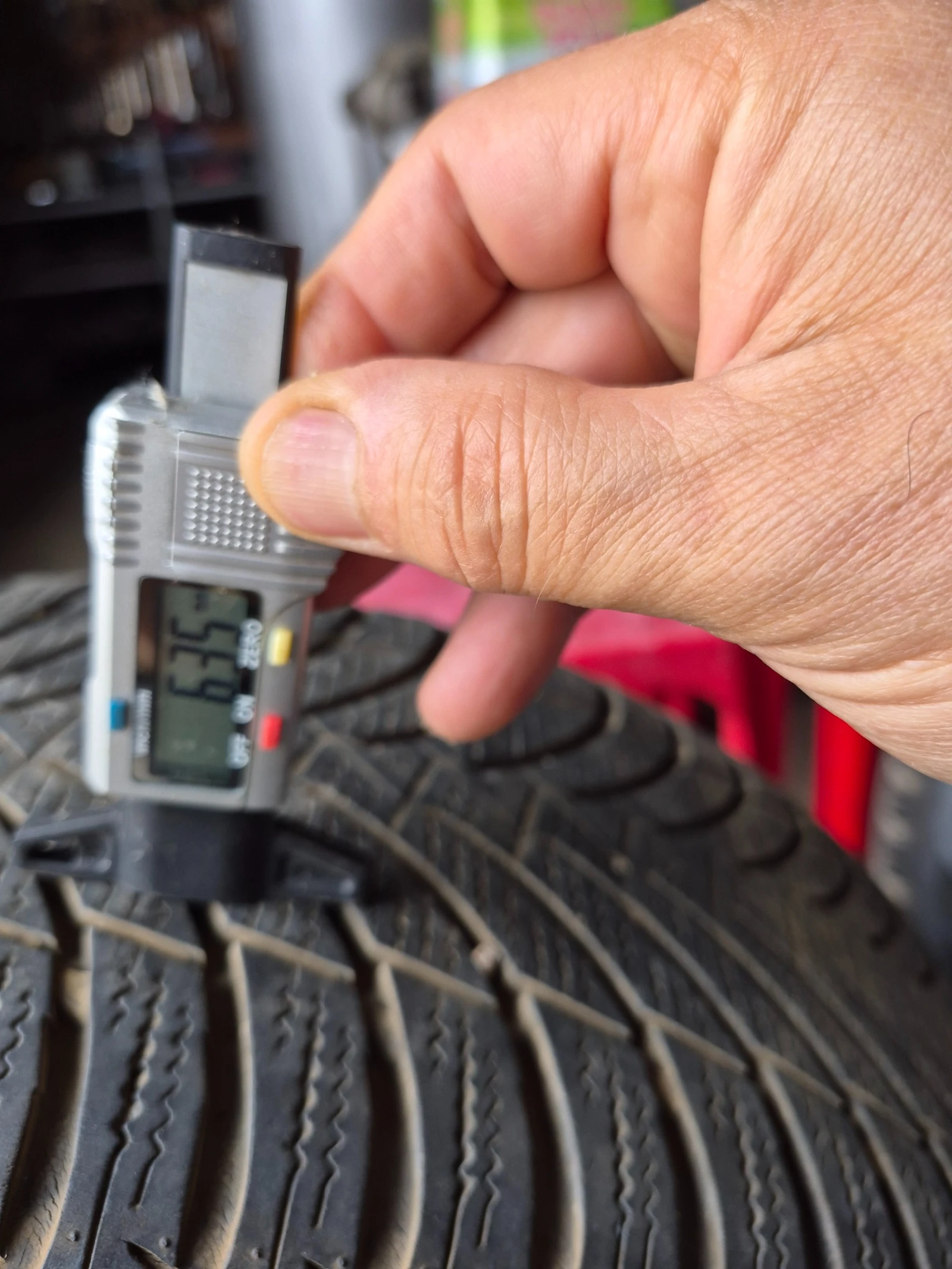 Гуми Зимни 225/55R16, снимка 4 - Гуми и джанти - 56277375