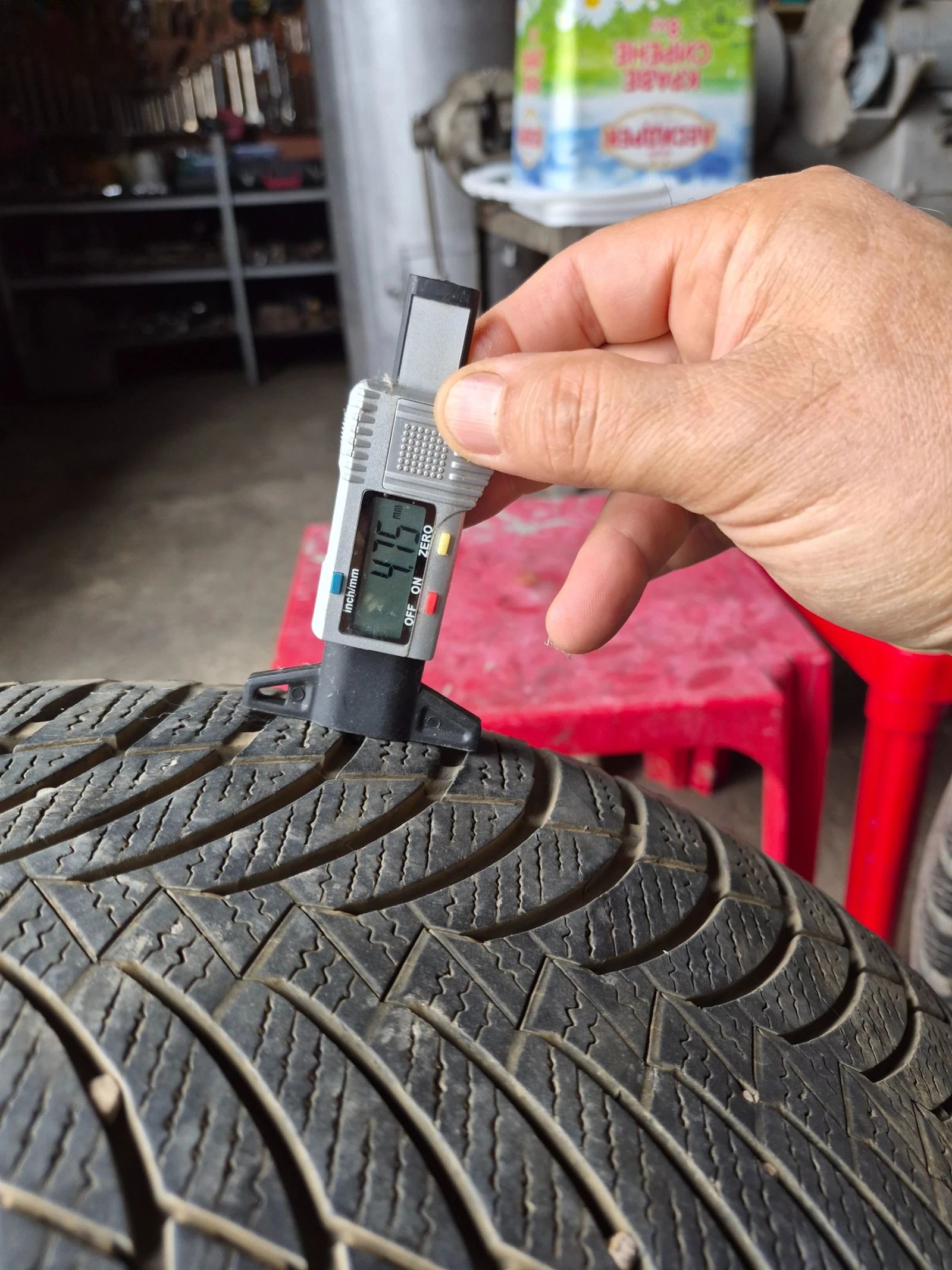 Гуми Зимни 225/55R16, снимка 3 - Гуми и джанти - 56277375