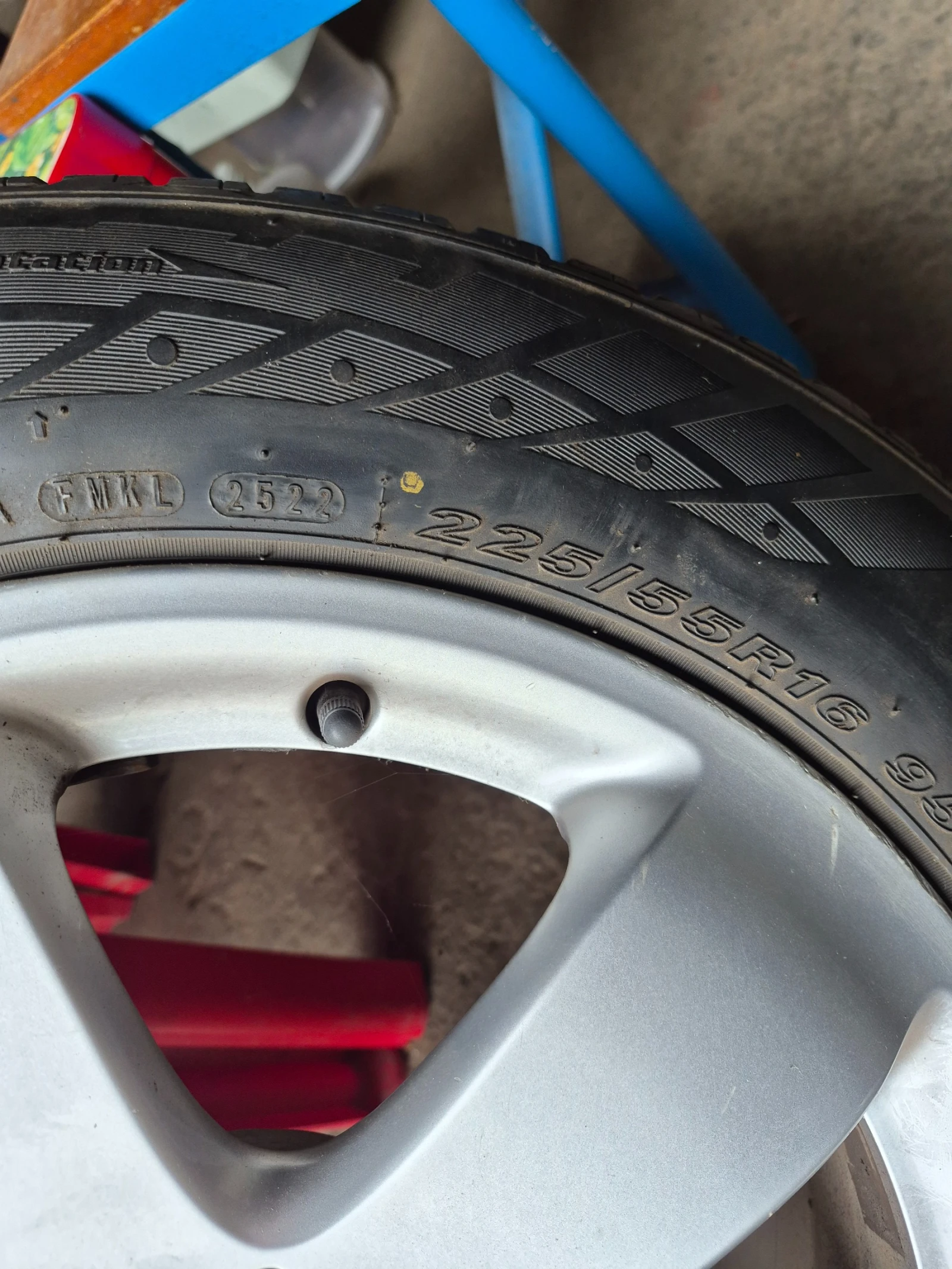 Гуми Зимни 225/55R16, снимка 7 - Гуми и джанти - 56277375