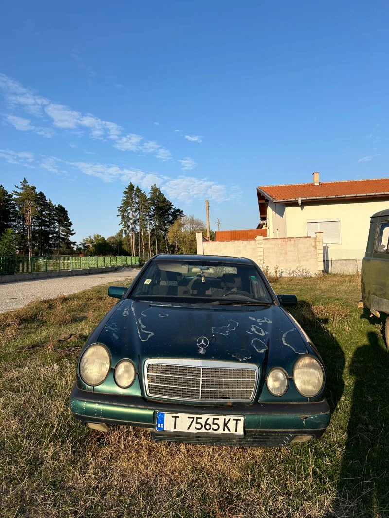 Mercedes-Benz E 220, снимка 3 - Автомобили и джипове - 47314898