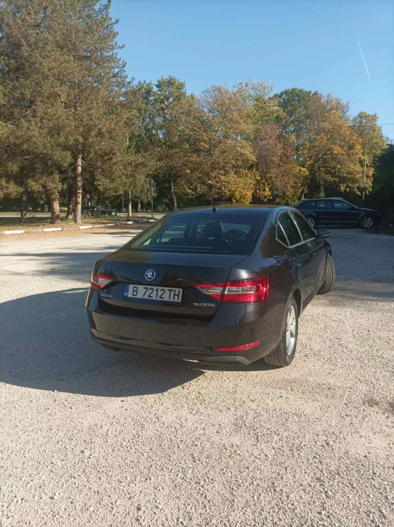 Skoda Superb 2.0, снимка 4 - Автомобили и джипове - 47695652