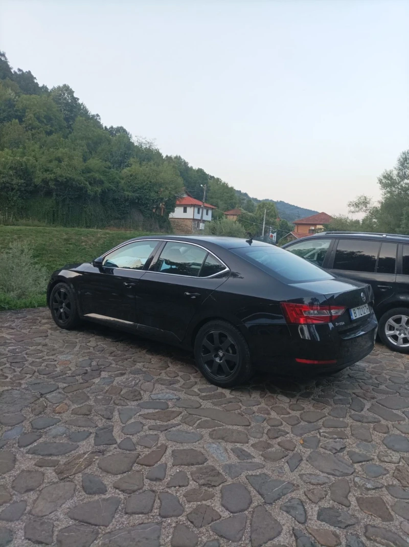 Skoda Superb 2.0, снимка 2 - Автомобили и джипове - 47695652