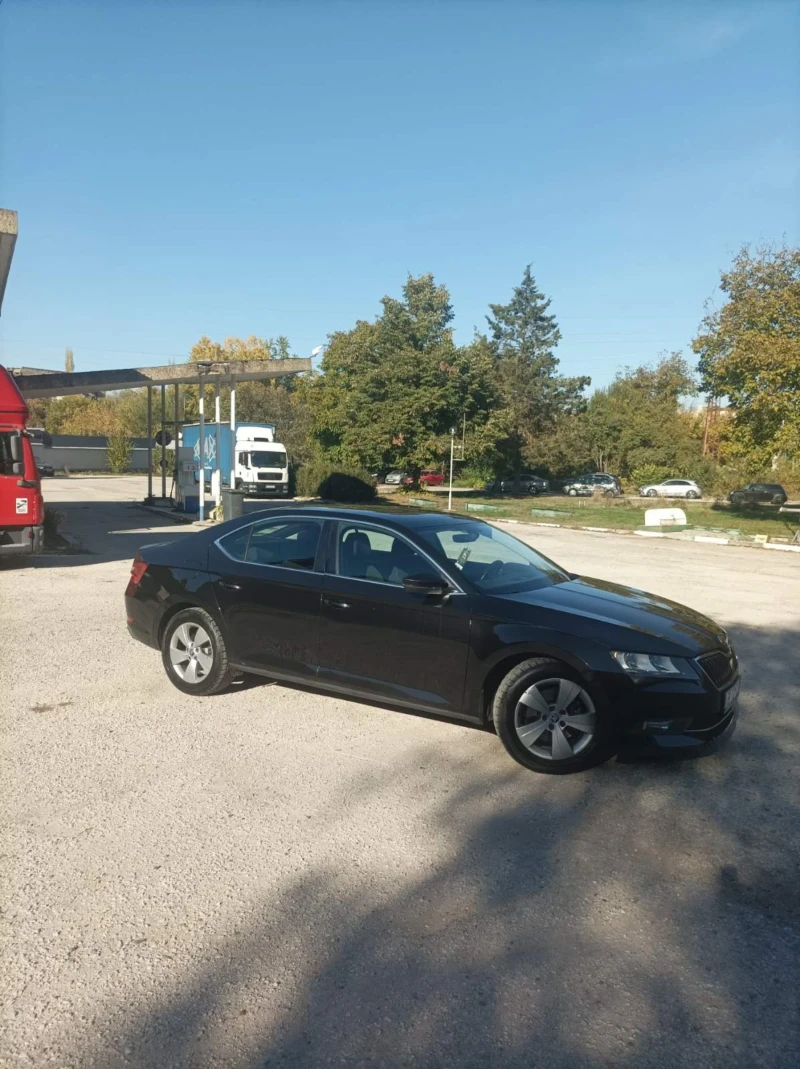 Skoda Superb 2.0, снимка 5 - Автомобили и джипове - 47695652