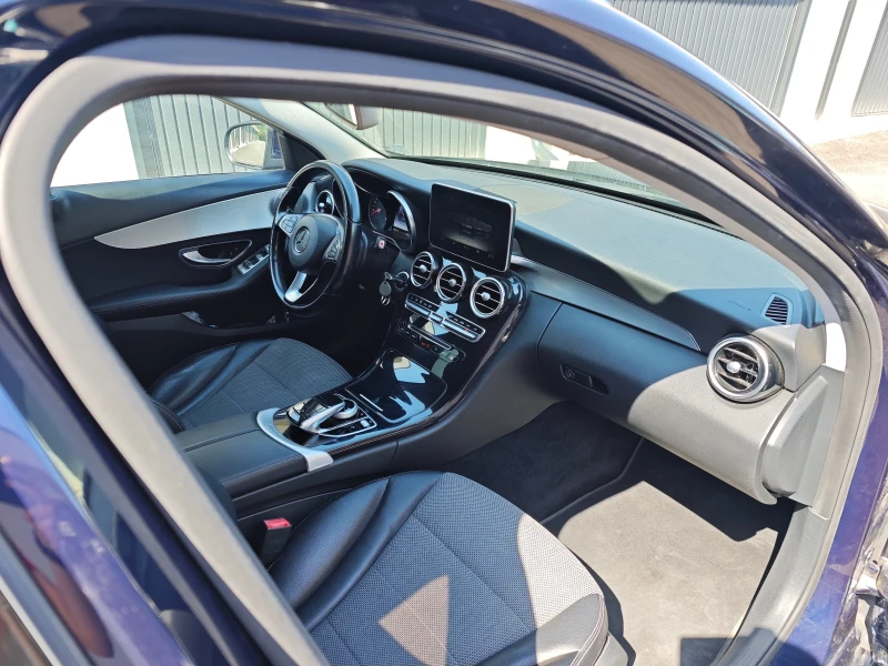 Mercedes-Benz C 220 Full Led/AMG/Navi/Кола/А.Каско/СамоПаркиране, снимка 9 - Автомобили и джипове - 51018937