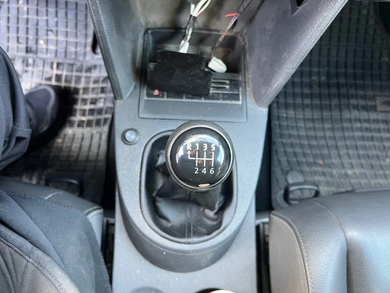 VW Touran, снимка 8 - Автомобили и джипове - 52555647