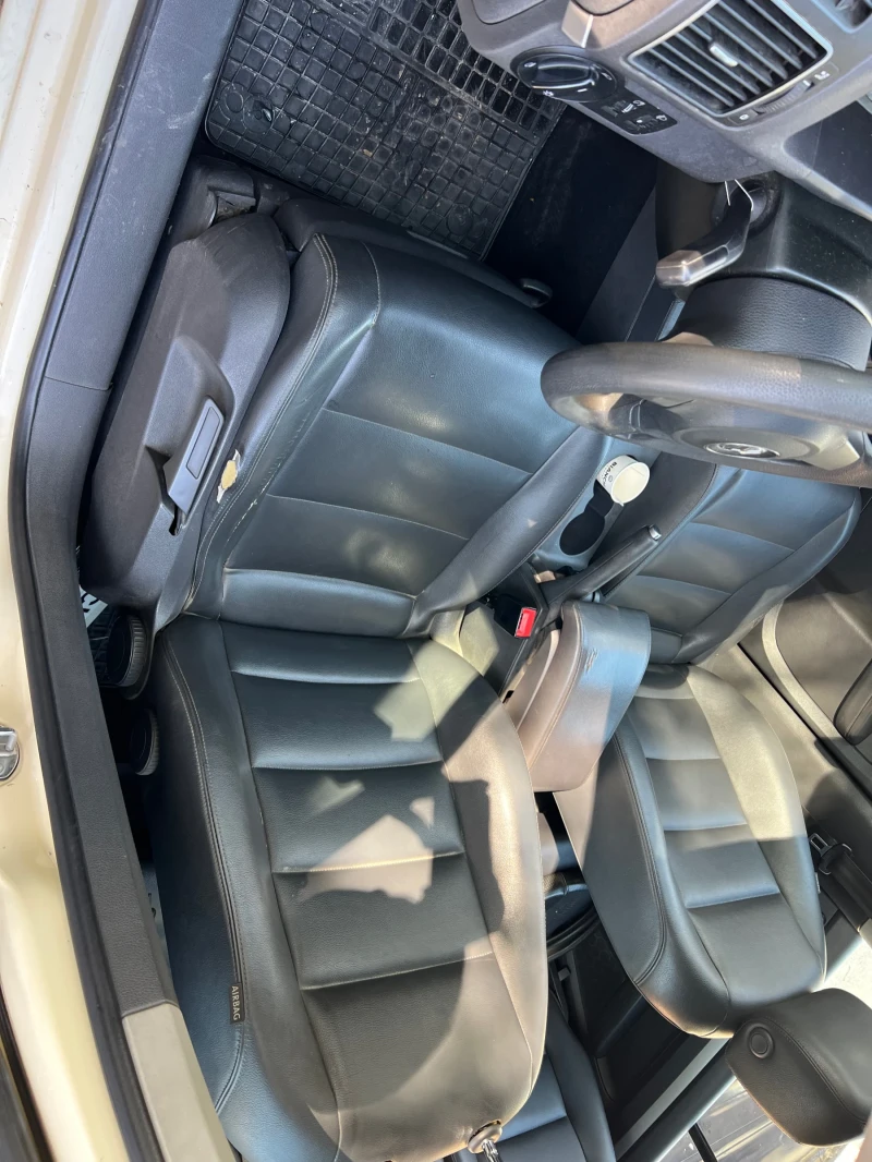 VW Touran, снимка 11 - Автомобили и джипове - 52555647