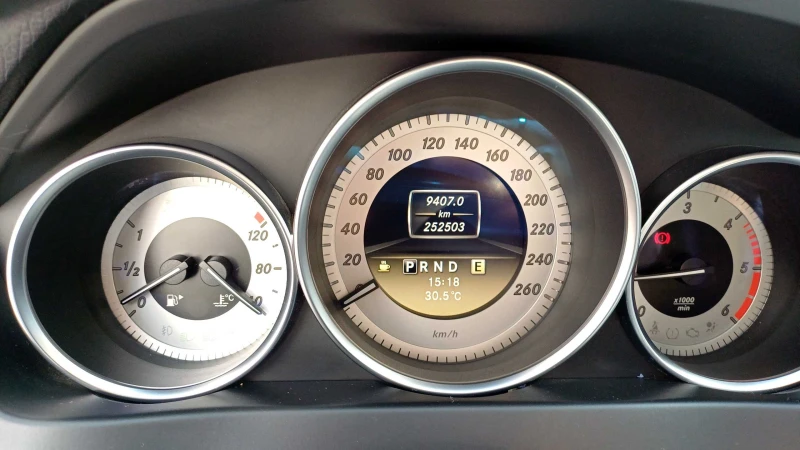 Mercedes-Benz C 220 CDI, снимка 10 - Автомобили и джипове - 53353359