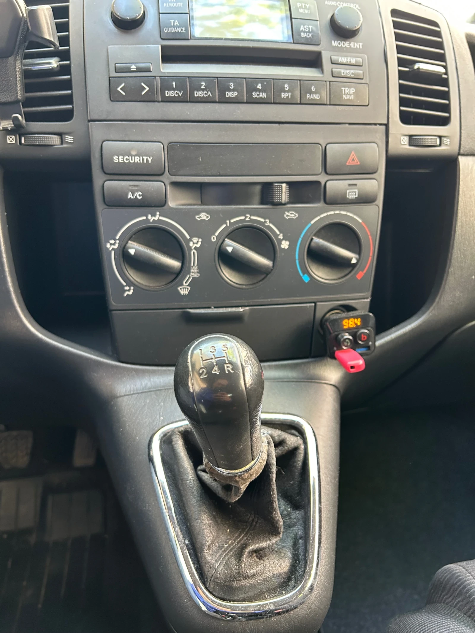 Toyota Corolla verso  - изображение 7