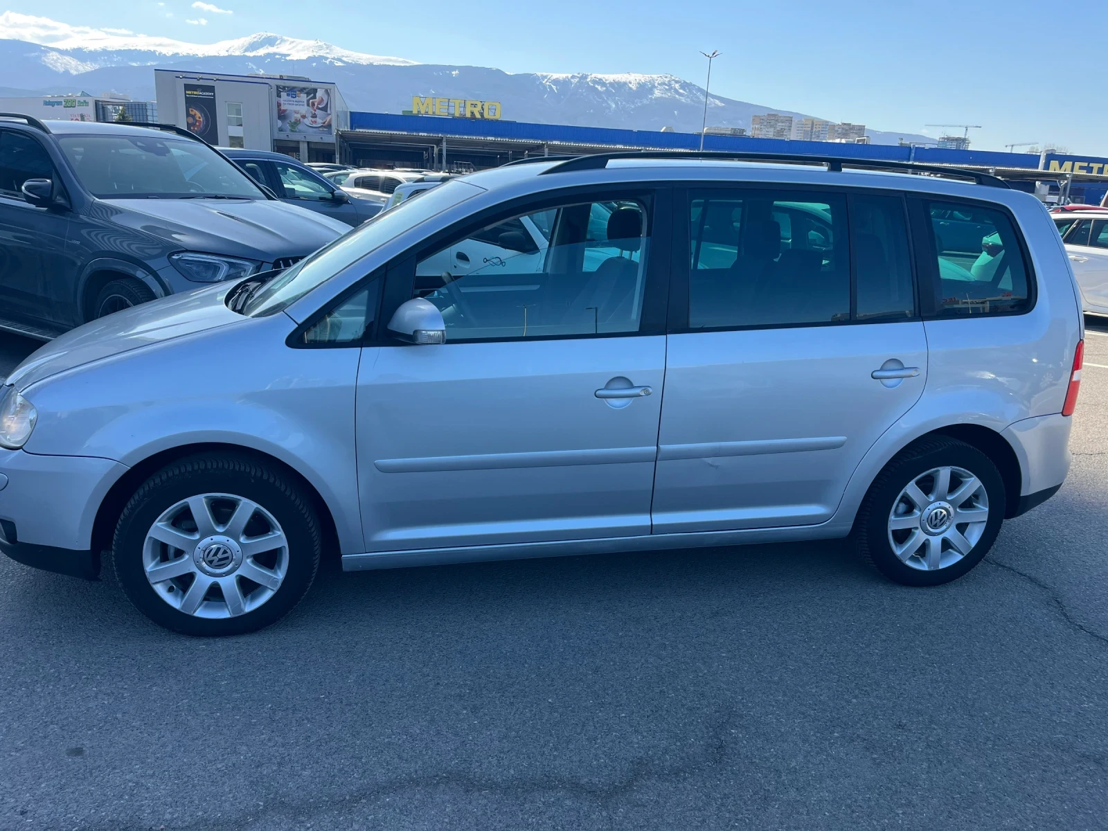 VW Touran 2.0 D 6+ 1, снимка 2 - Автомобили и джипове - 53815759