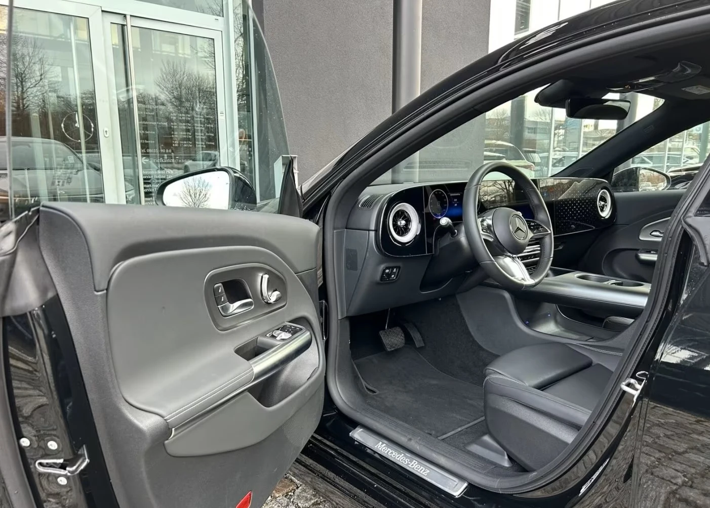 Mercedes-Benz CLA 250 + EQ Progressive Premium / AMG /PANO/, снимка 10 - Автомобили и джипове - 53889046