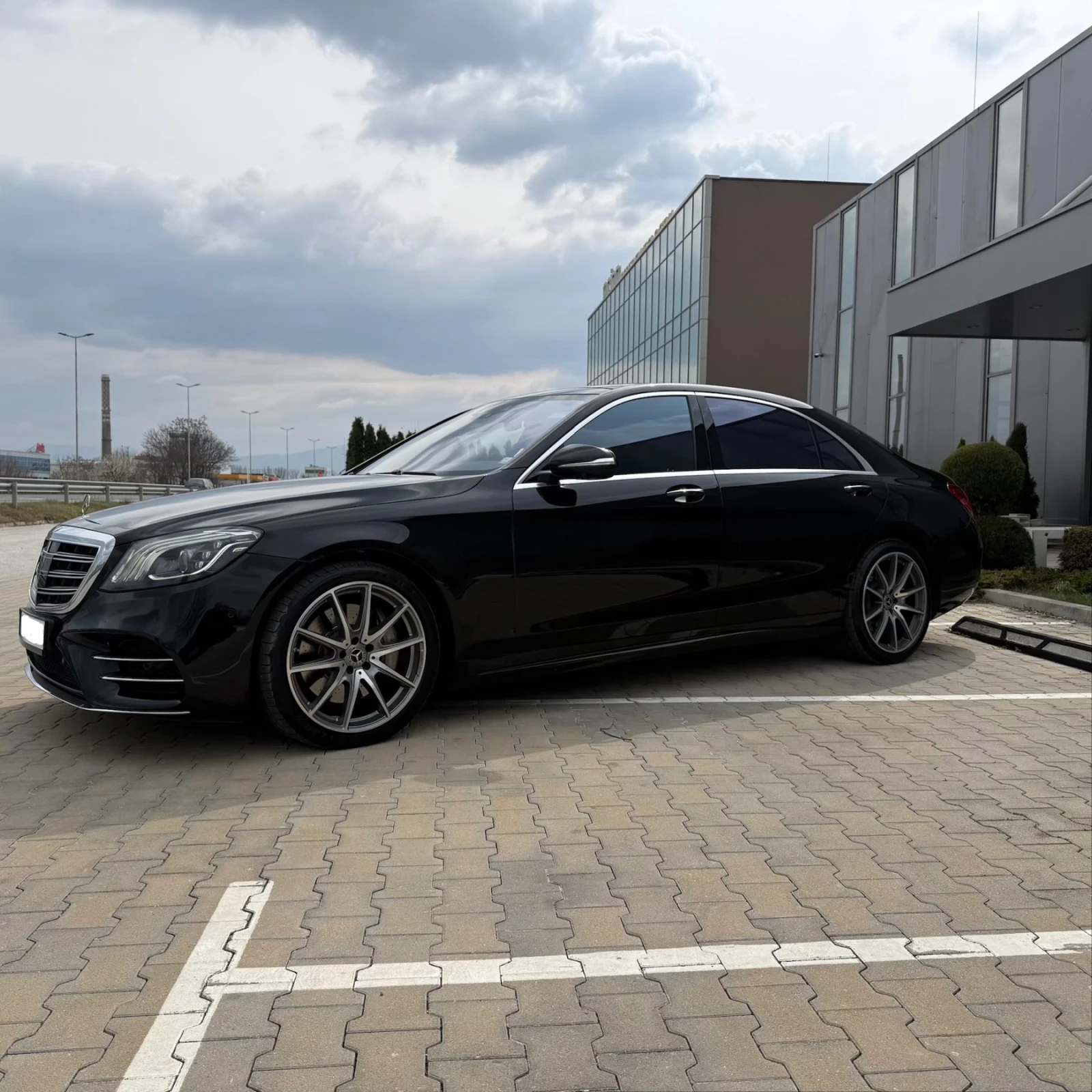 Mercedes-Benz S 560 LONG | FULL EXTRAS | V8 | AMG | TOP СЪСТОЯНИЕ, снимка 2 - Автомобили и джипове - 53931465
