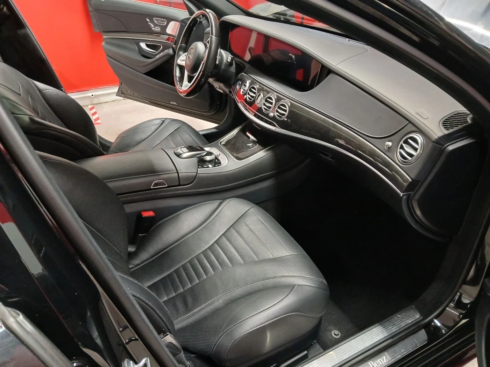 Mercedes-Benz S 560 LONG | FULL EXTRAS | V8 | AMG | TOP СЪСТОЯНИЕ, снимка 12 - Автомобили и джипове - 53931465