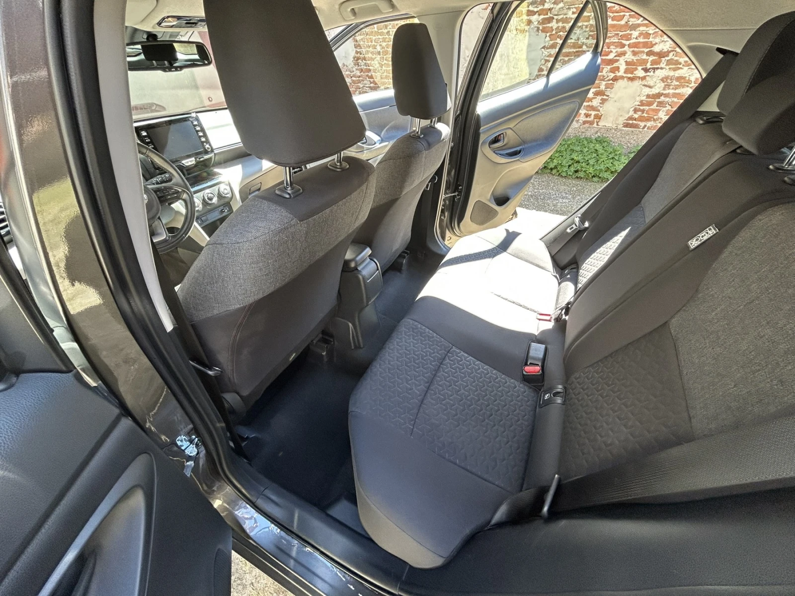 Toyota Yaris Cross CVT в гаранция до 2032, снимка 3 - Автомобили и джипове - 54117805