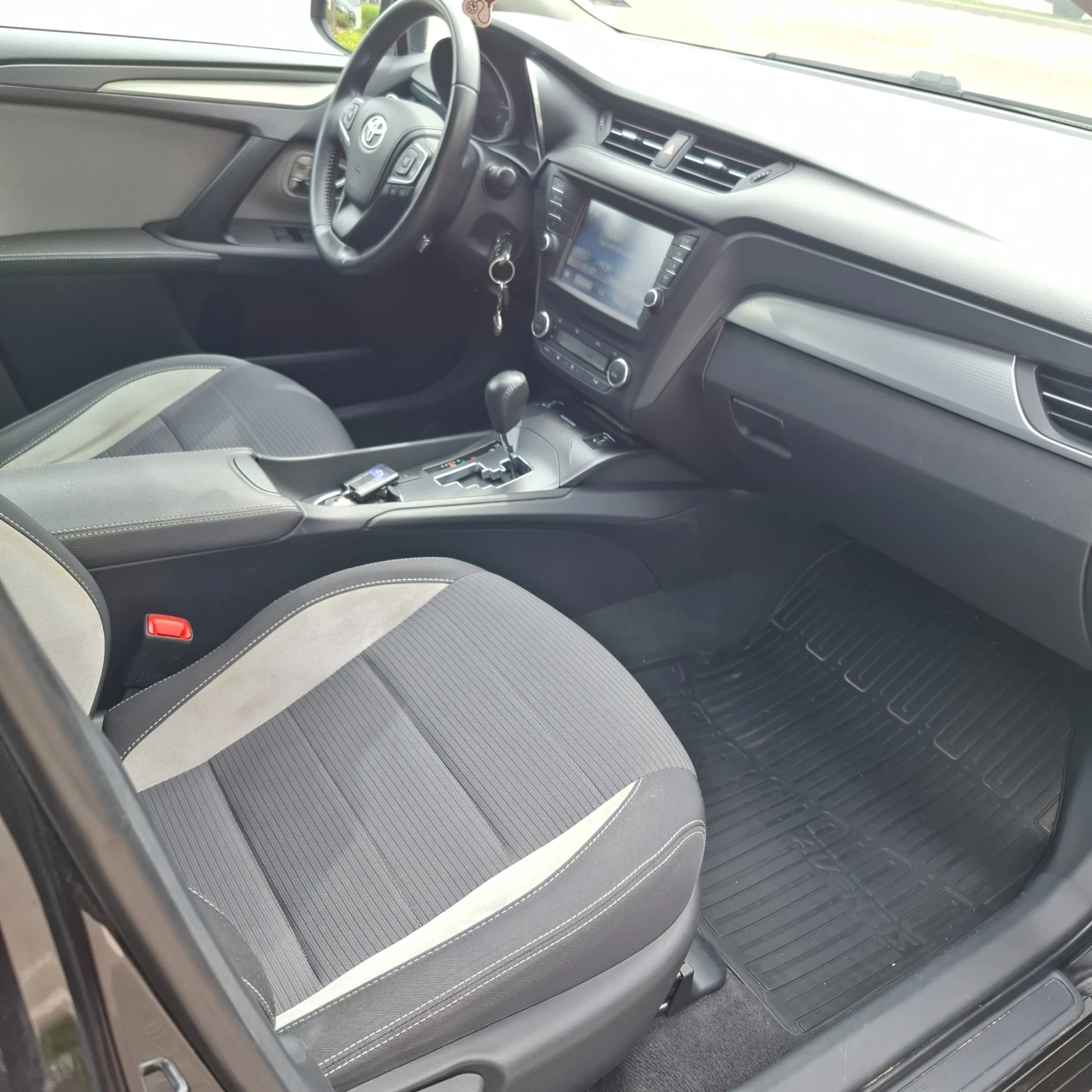 Toyota Avensis 1.8 VALVE MATIC , снимка 11 - Автомобили и джипове - 54202951