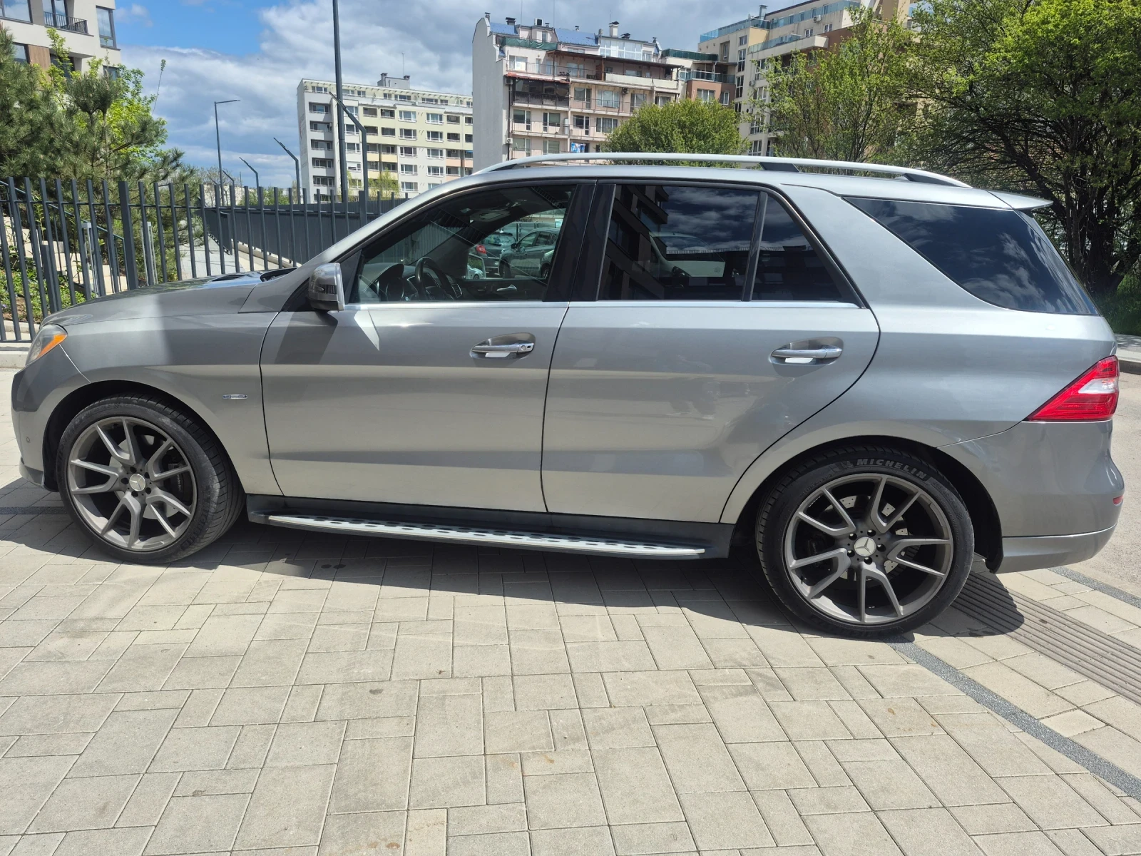 Mercedes-Benz ML 550 AMG, снимка 2 - Автомобили и джипове - 54338818