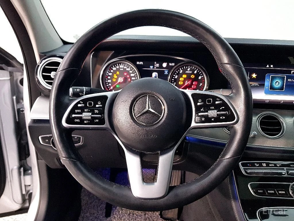 Mercedes-Benz E 300 Avantgarde* ПОДГРЕВ* КАМЕРА* ПАМЕТ* КРАЙНА ЦЕНА* , снимка 9 - Автомобили и джипове - 54827786