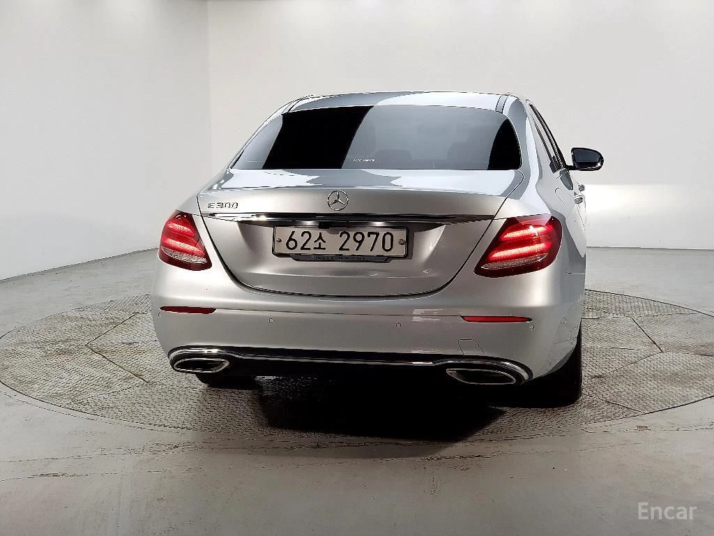 Mercedes-Benz E 300 Avantgarde* ПОДГРЕВ* КАМЕРА* ПАМЕТ* КРАЙНА ЦЕНА* , снимка 3 - Автомобили и джипове - 54827786