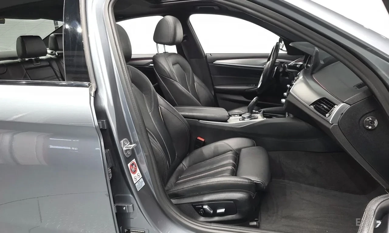 BMW 530 530i M Sport, снимка 12 - Автомобили и джипове - 54957538