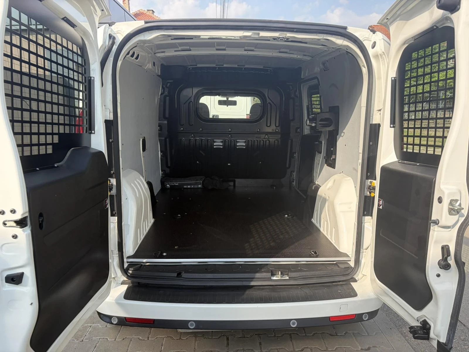 Fiat Doblo Maxi 1.4 T-Jet Natural Power (метан), снимка 12 - Автомобили и джипове - 55348823