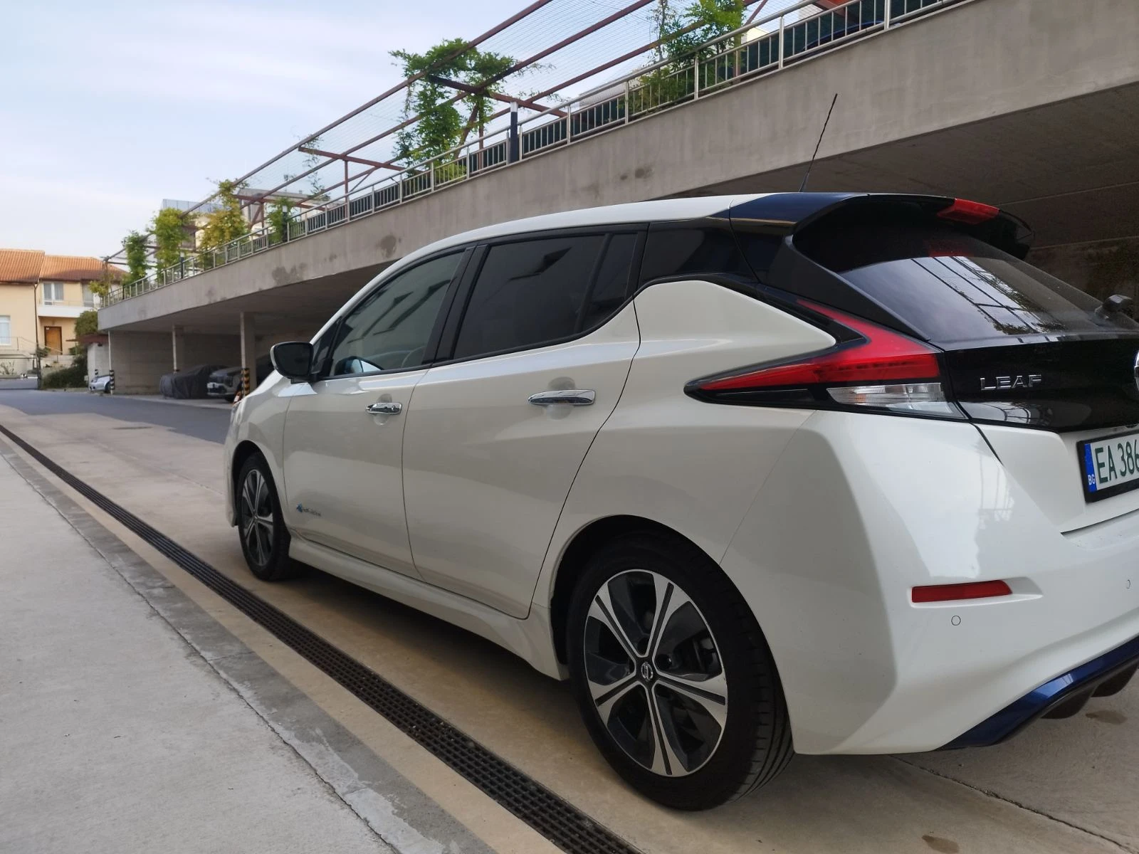 Nissan Leaf , снимка 10 - Автомобили и джипове - 55935254