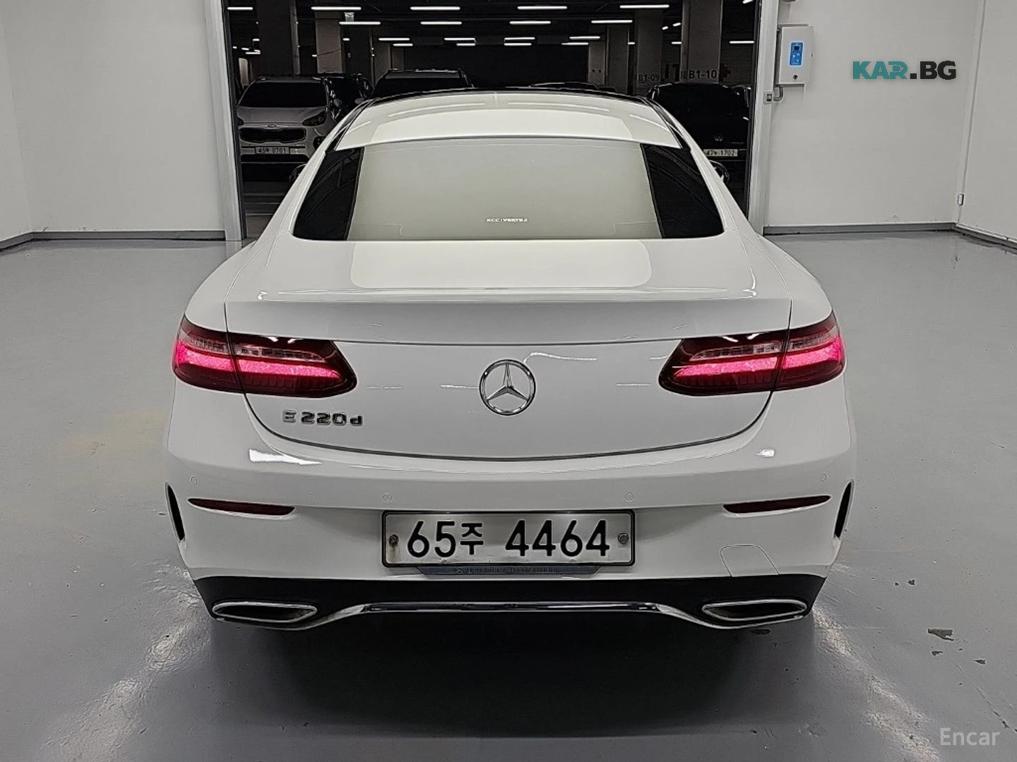 Mercedes-Benz E 220 DIESEL* PANO* КОЖА* ПОДГРЕВ* НАВИ* КАМЕРА, снимка 4 - Автомобили и джипове - 55937897