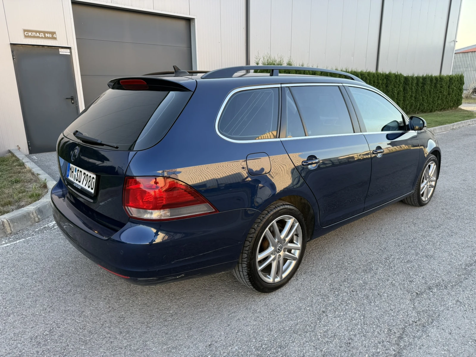 VW Golf 1.6 TDI DSG, снимка 5 - Автомобили и джипове - 55997683