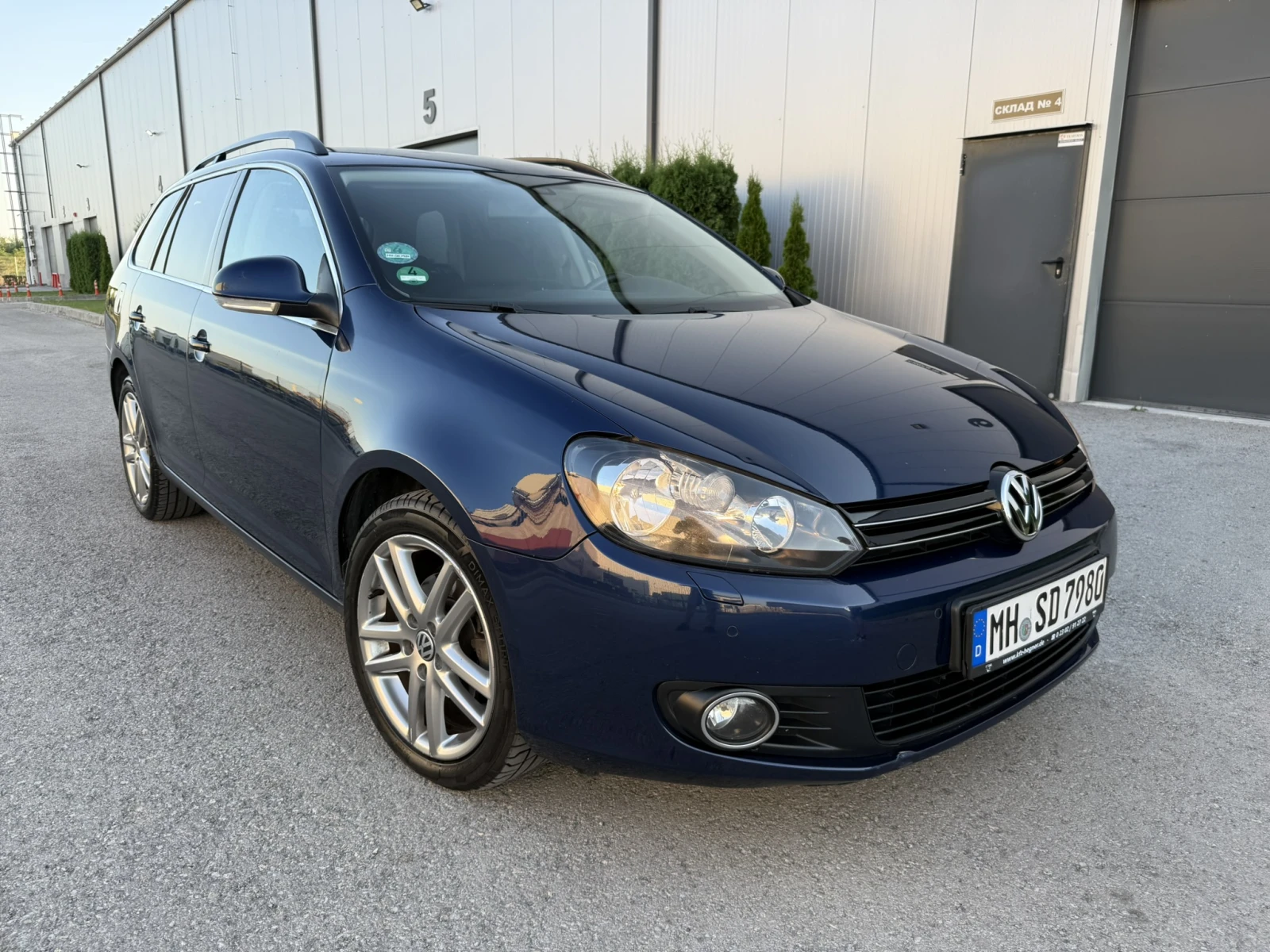 VW Golf 1.6 TDI DSG, снимка 2 - Автомобили и джипове - 55997683