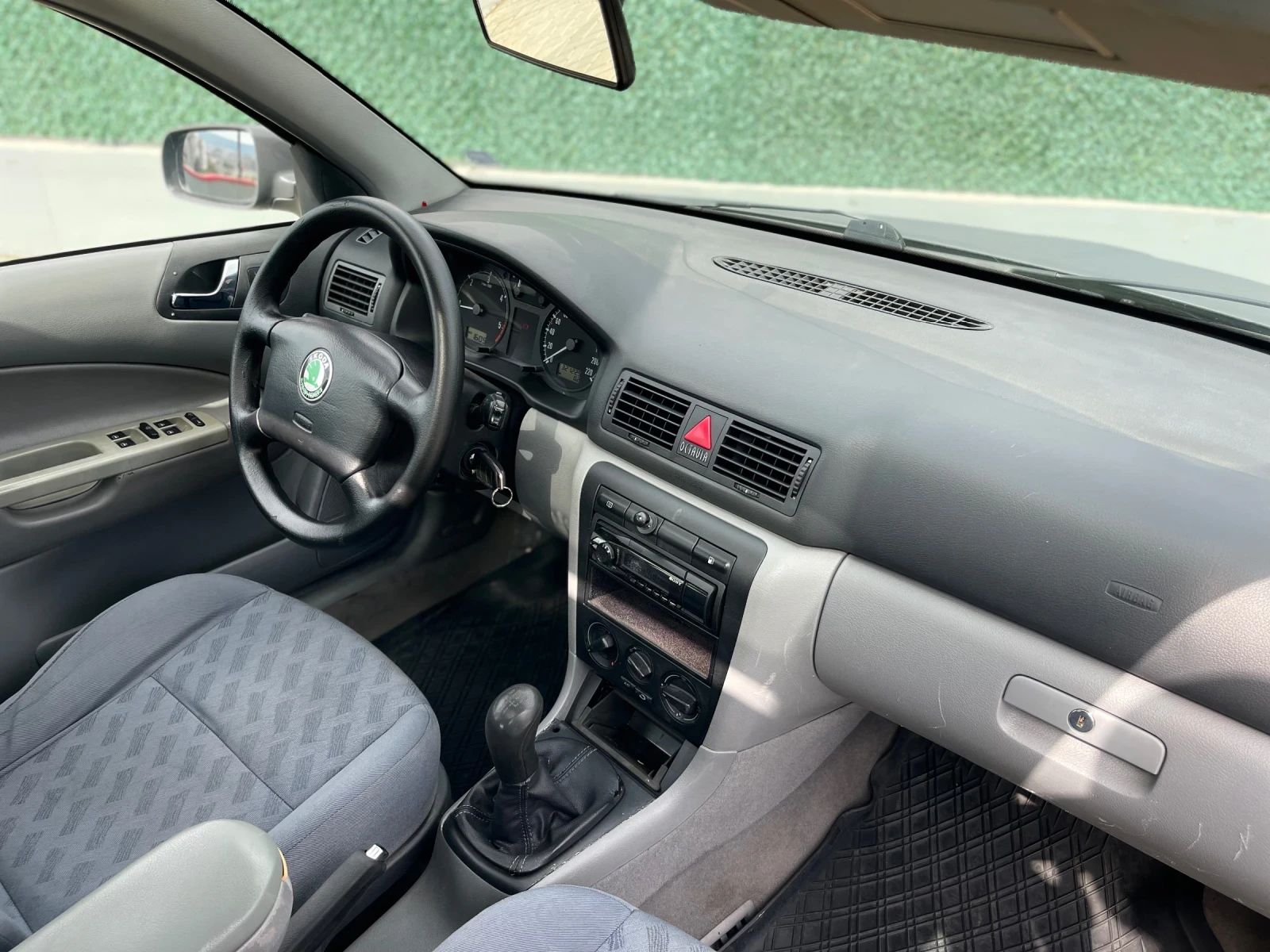 Skoda Octavia 1.9 TDI, снимка 13 - Автомобили и джипове - 56108229