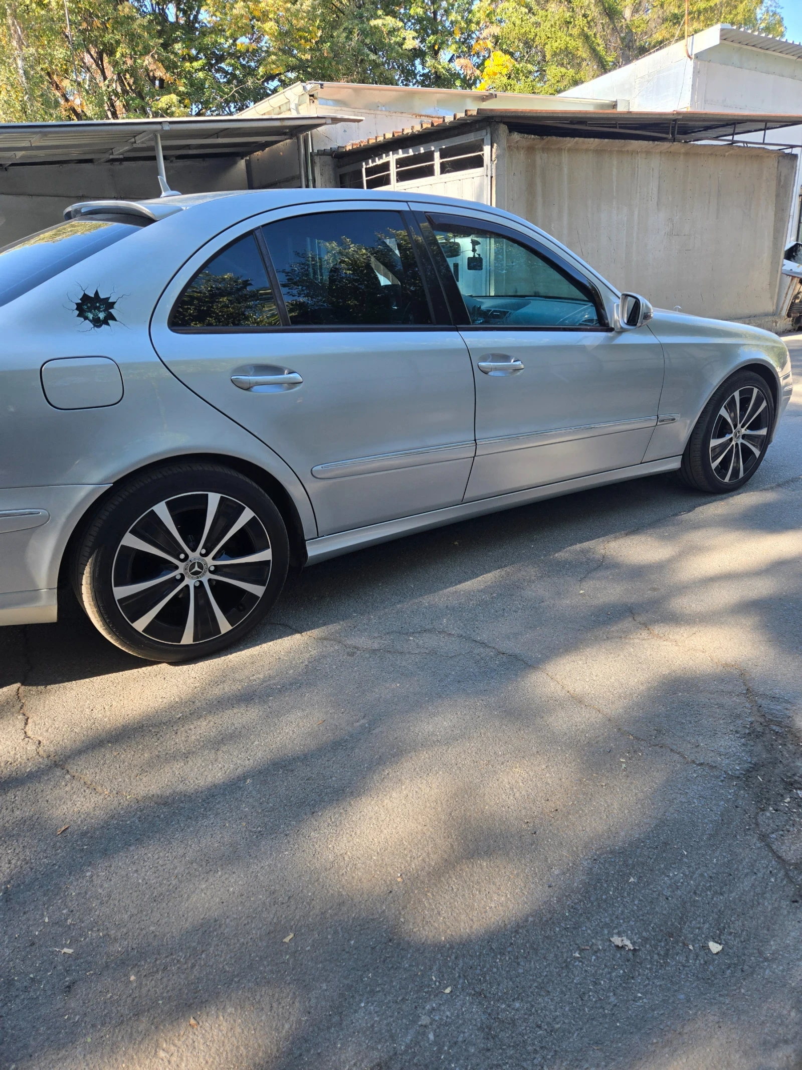 Mercedes-Benz E 320, снимка 3 - Автомобили и джипове - 56356655