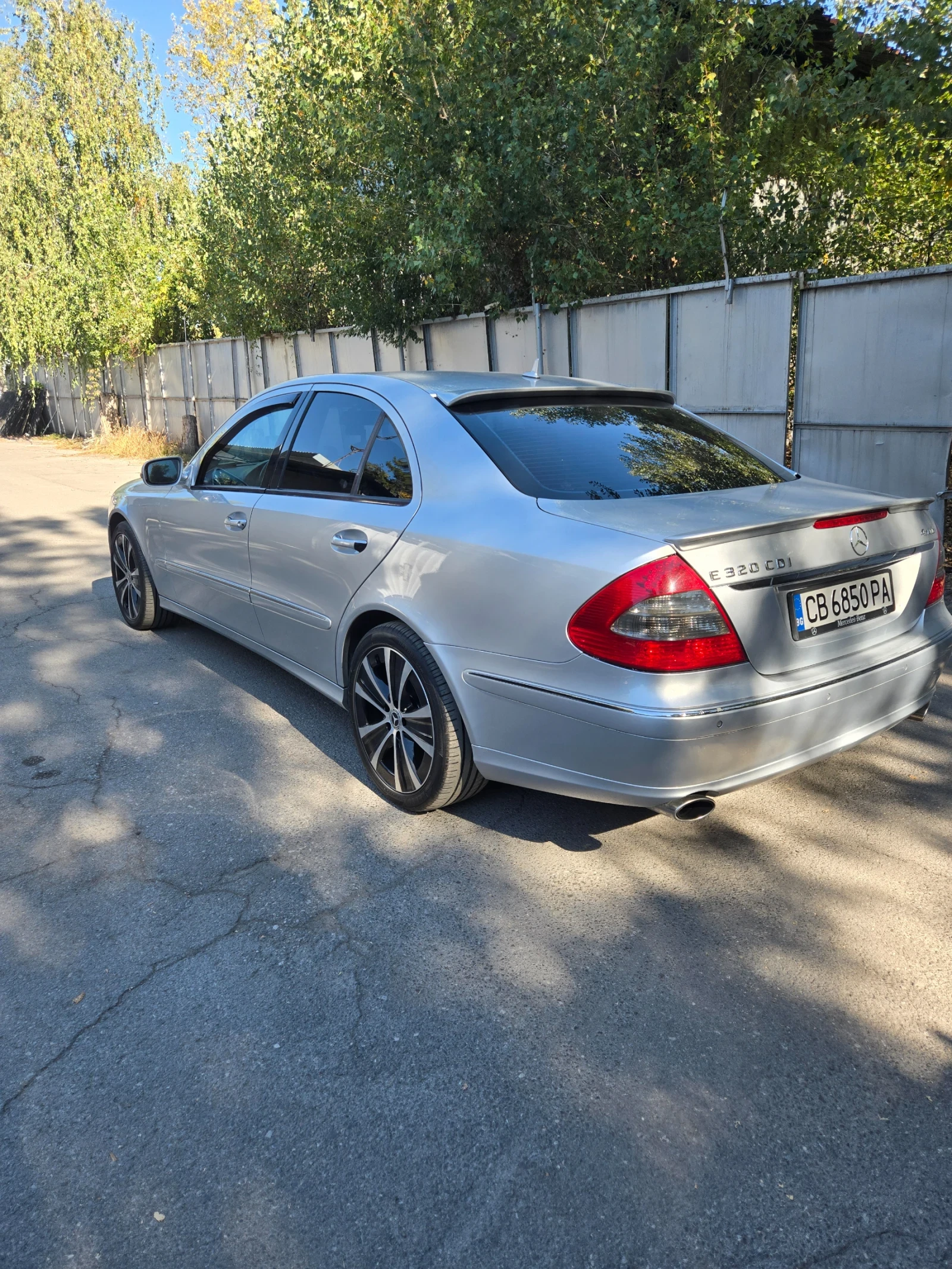 Mercedes-Benz E 320, снимка 5 - Автомобили и джипове - 56356655
