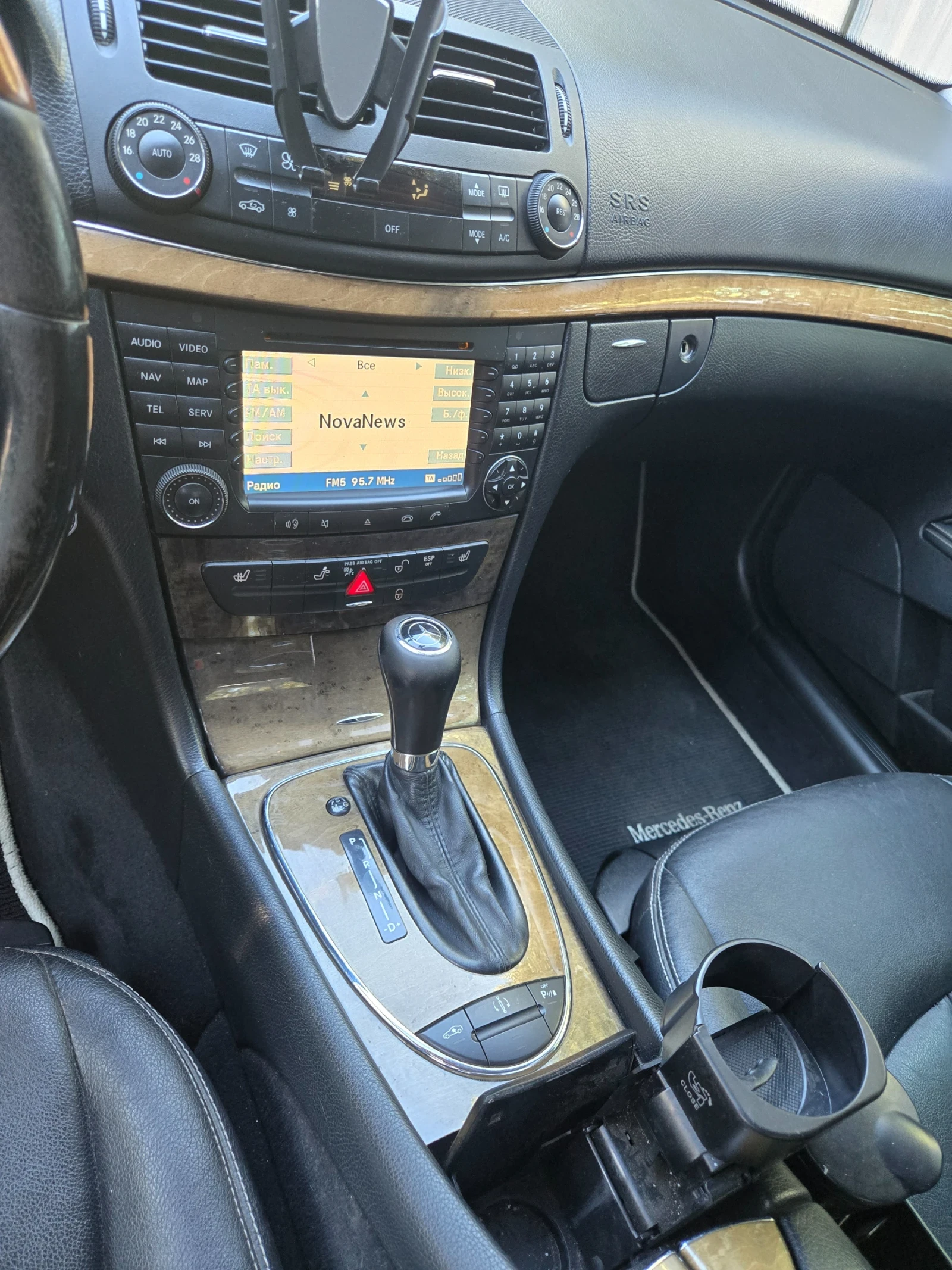 Mercedes-Benz E 320, снимка 7 - Автомобили и джипове - 56356655